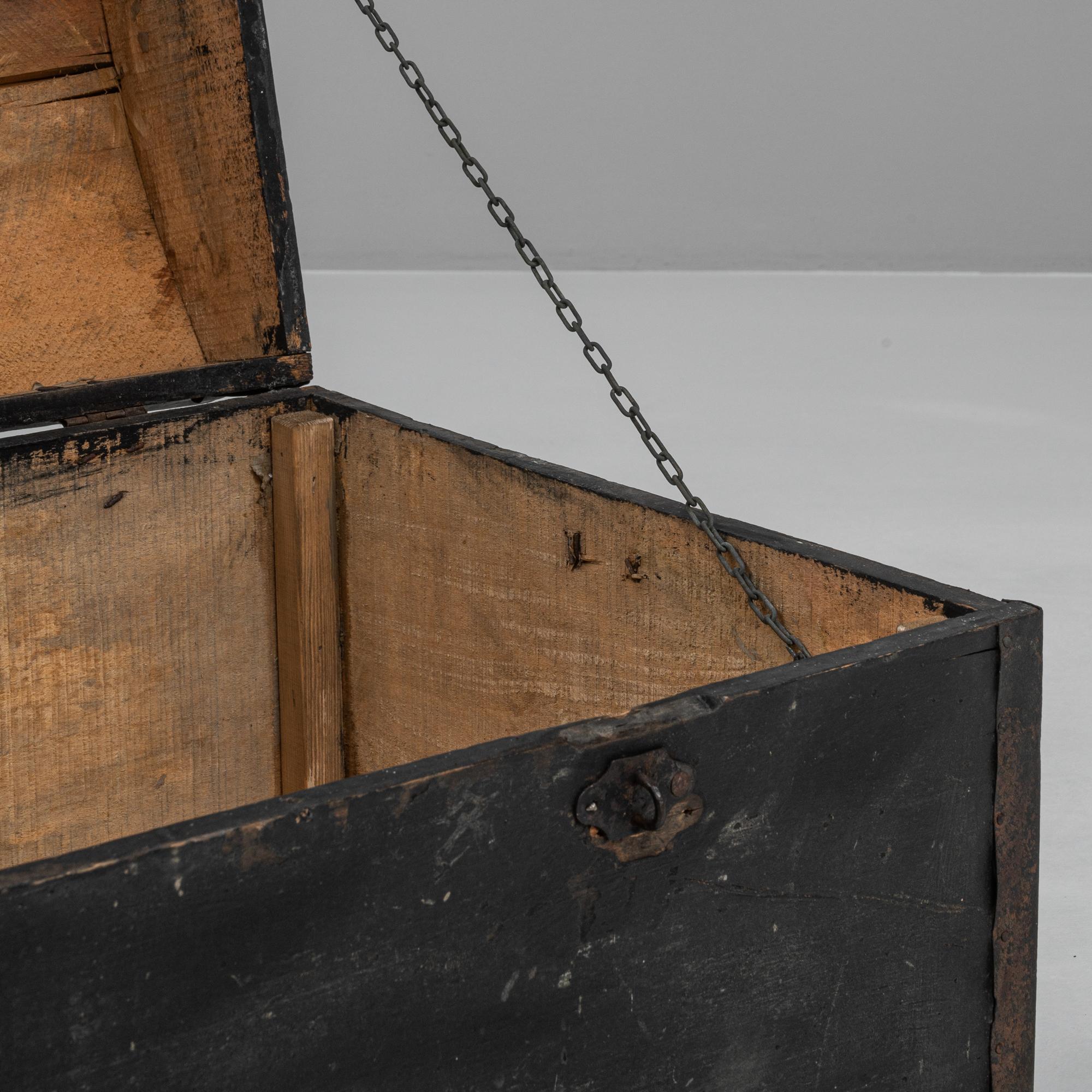 19th Century French Wooden Trunk 5