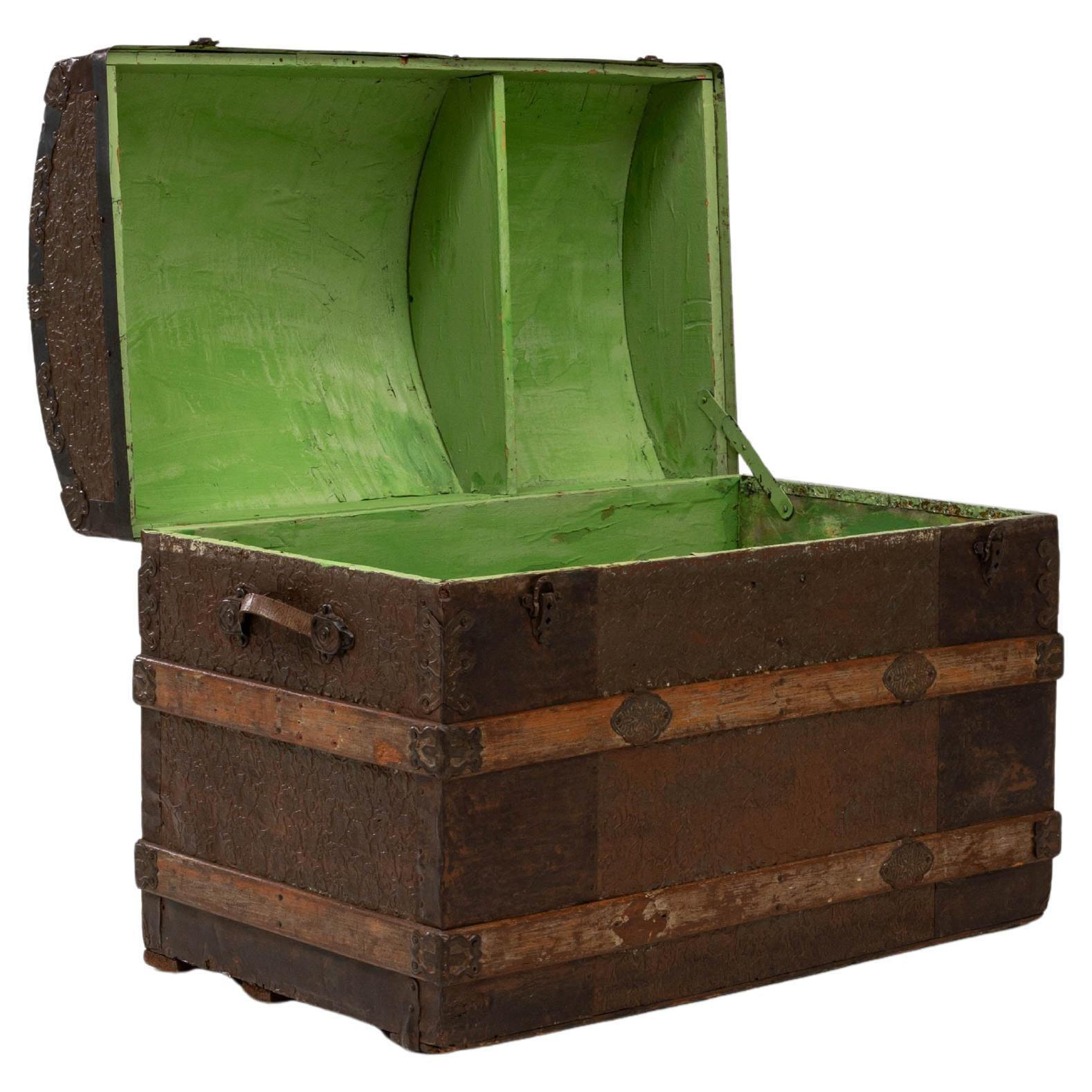 Baule di legno francese del XIX secolo