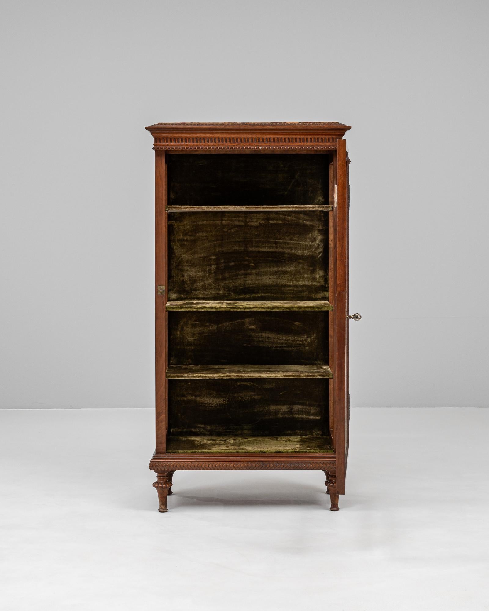 Französische Holzvitrine aus dem 19. Jahrhundert im Zustand „Gut“ im Angebot in High Point, NC
