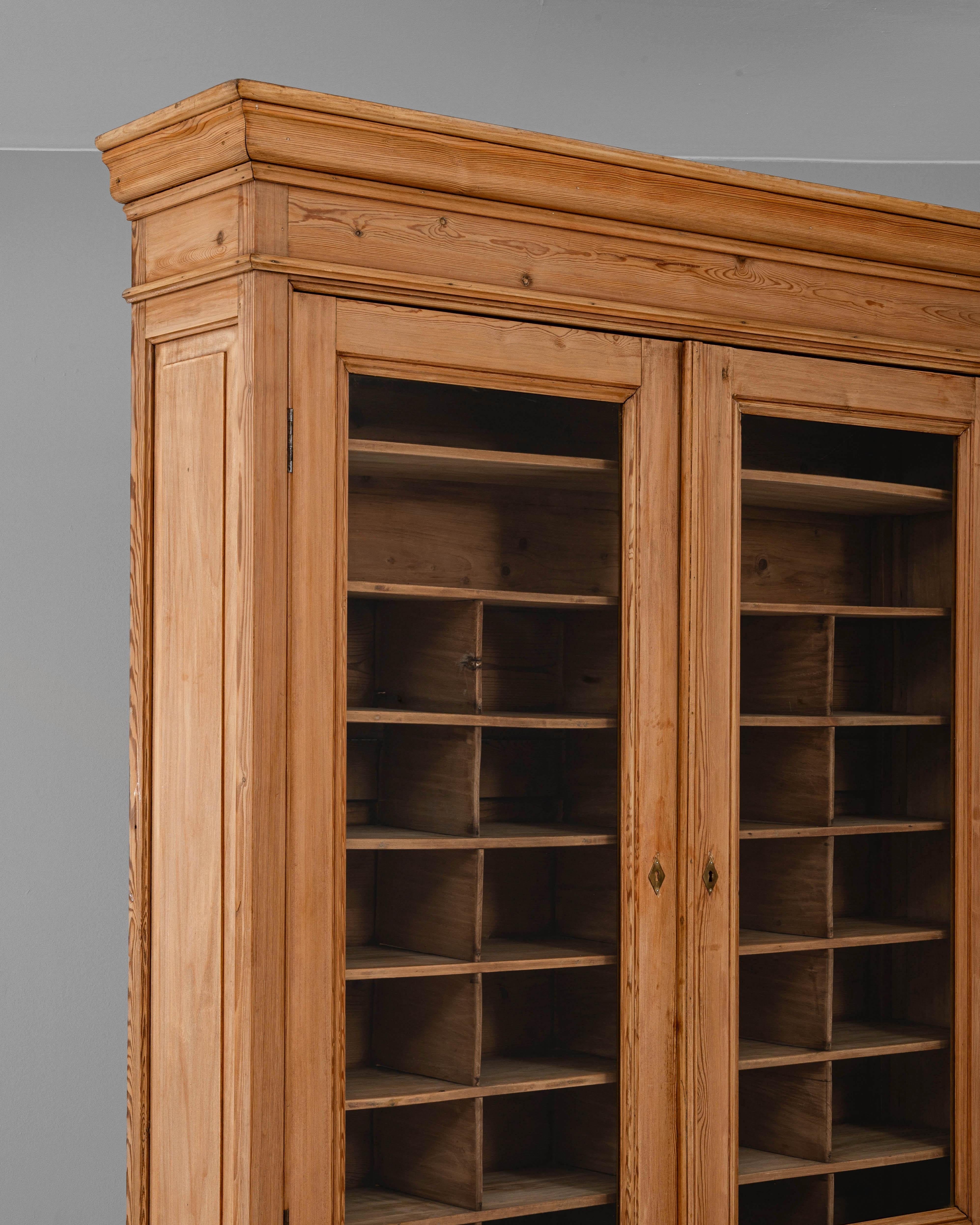 Vetrina in legno francese del XIX secolo in vendita 4