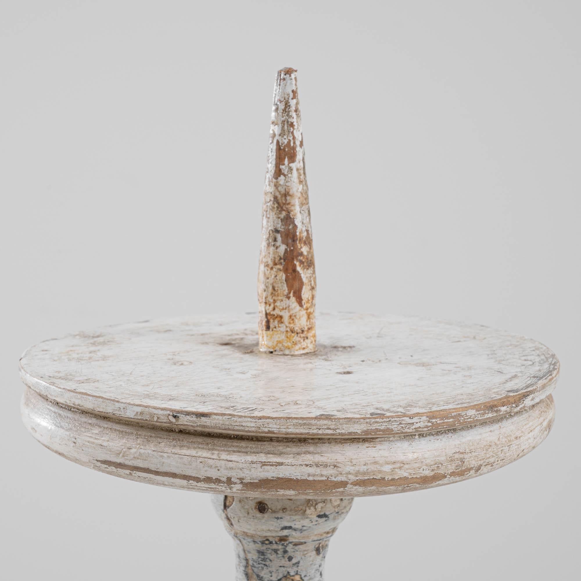 19th Century French Wooden White Patinated Floor Candlestick In Good Condition For Sale In High Point, NC