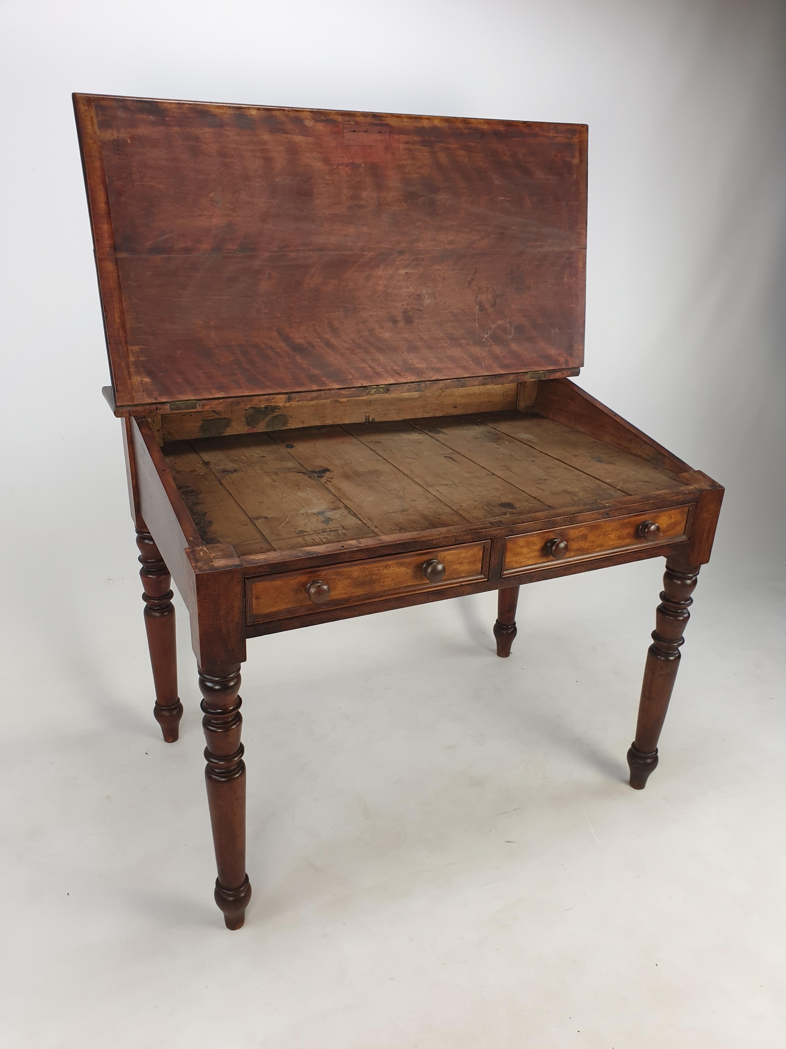 Scrivania francese in legno del XIX secolo in vendita 4