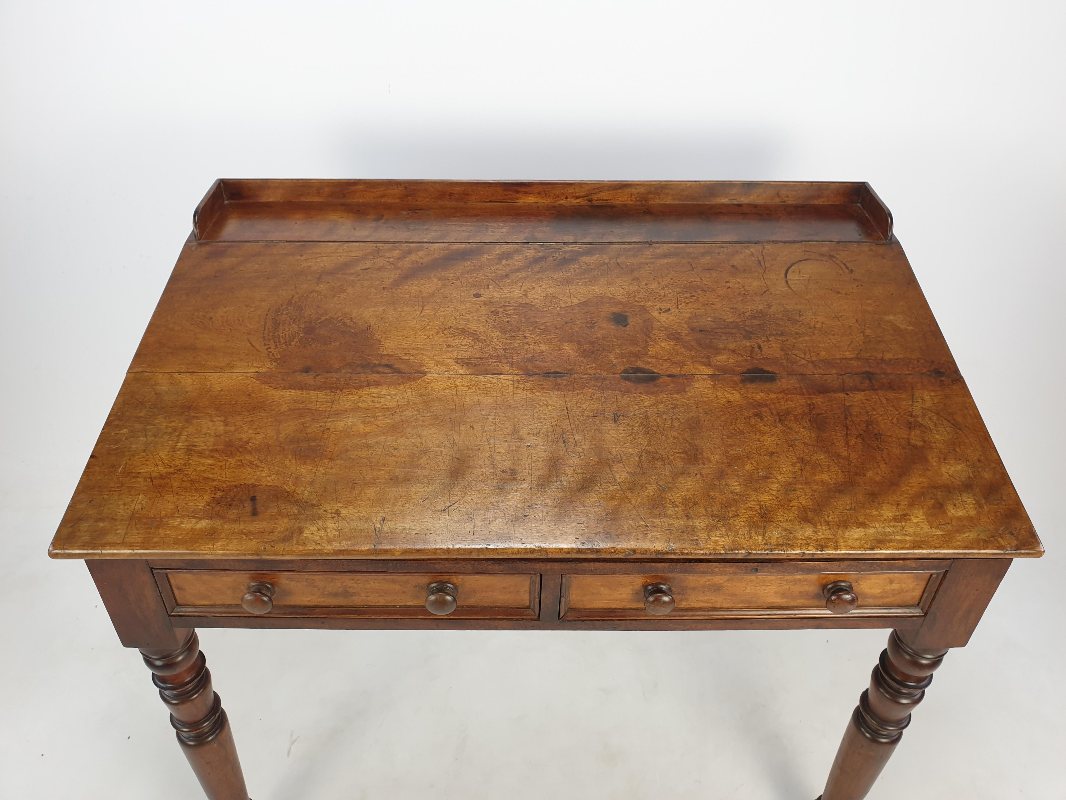 Scrivania francese in legno del XIX secolo in vendita 6