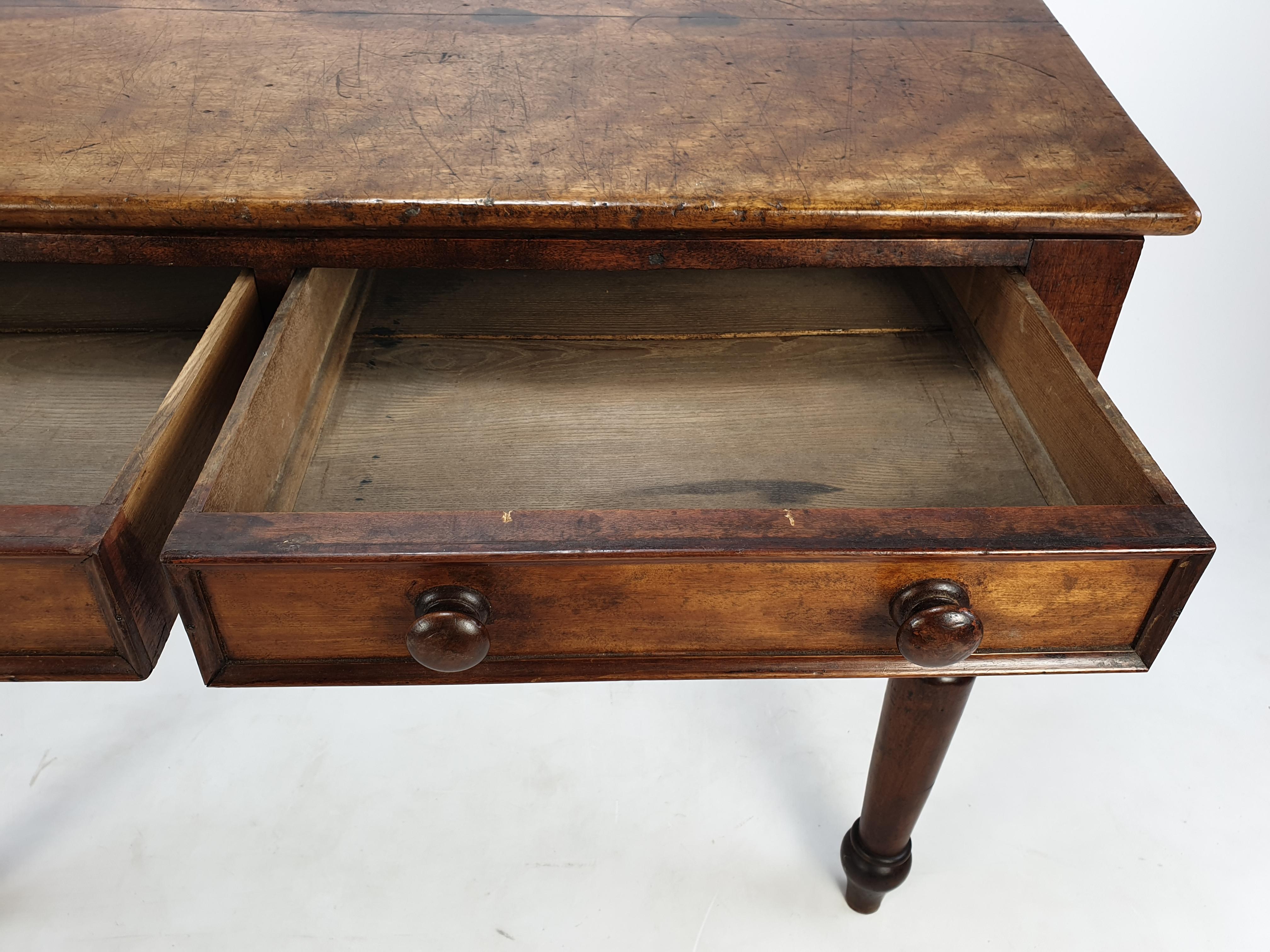 Scrivania francese in legno del XIX secolo in vendita 9