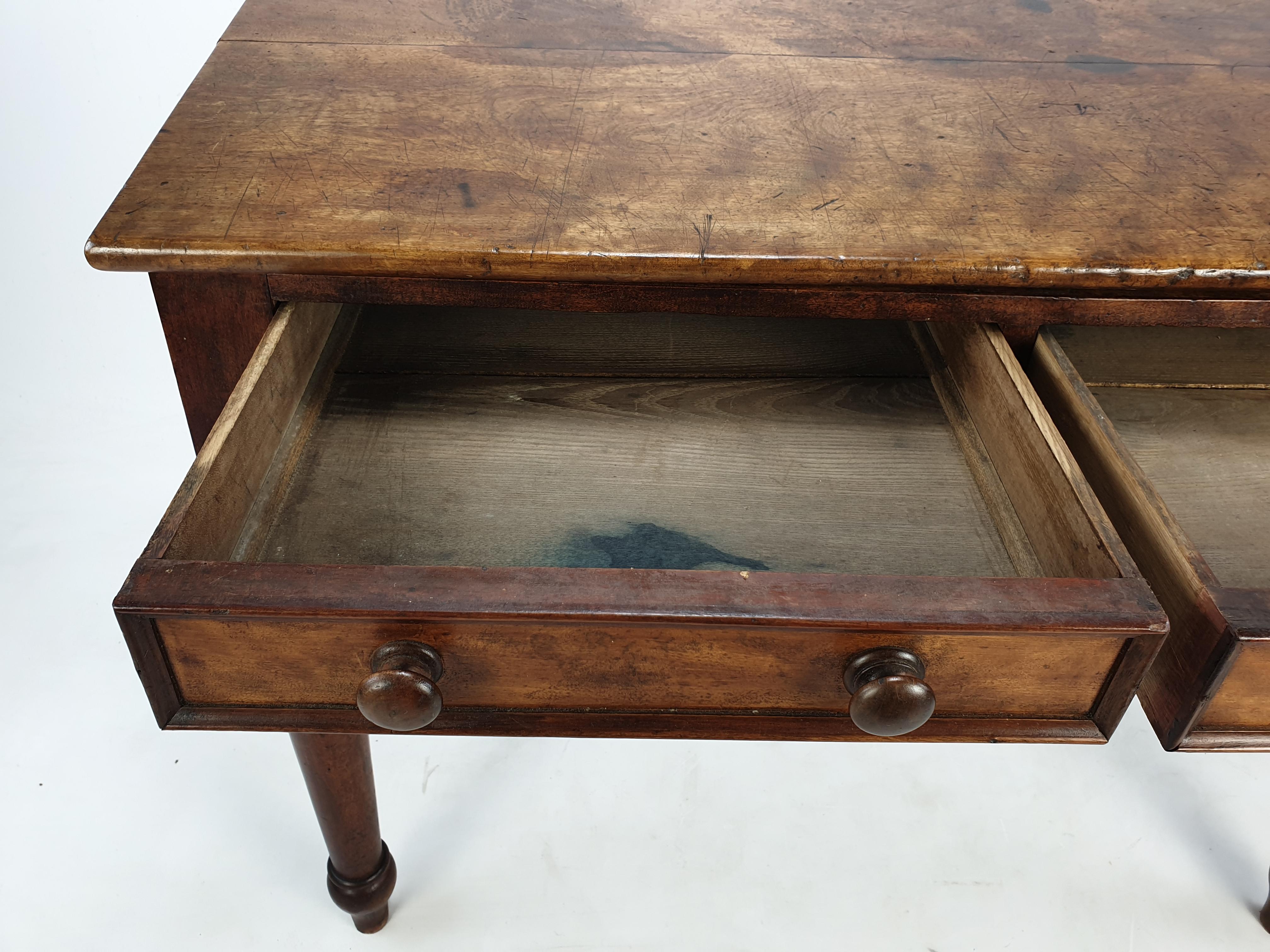 Scrivania francese in legno del XIX secolo in vendita 10