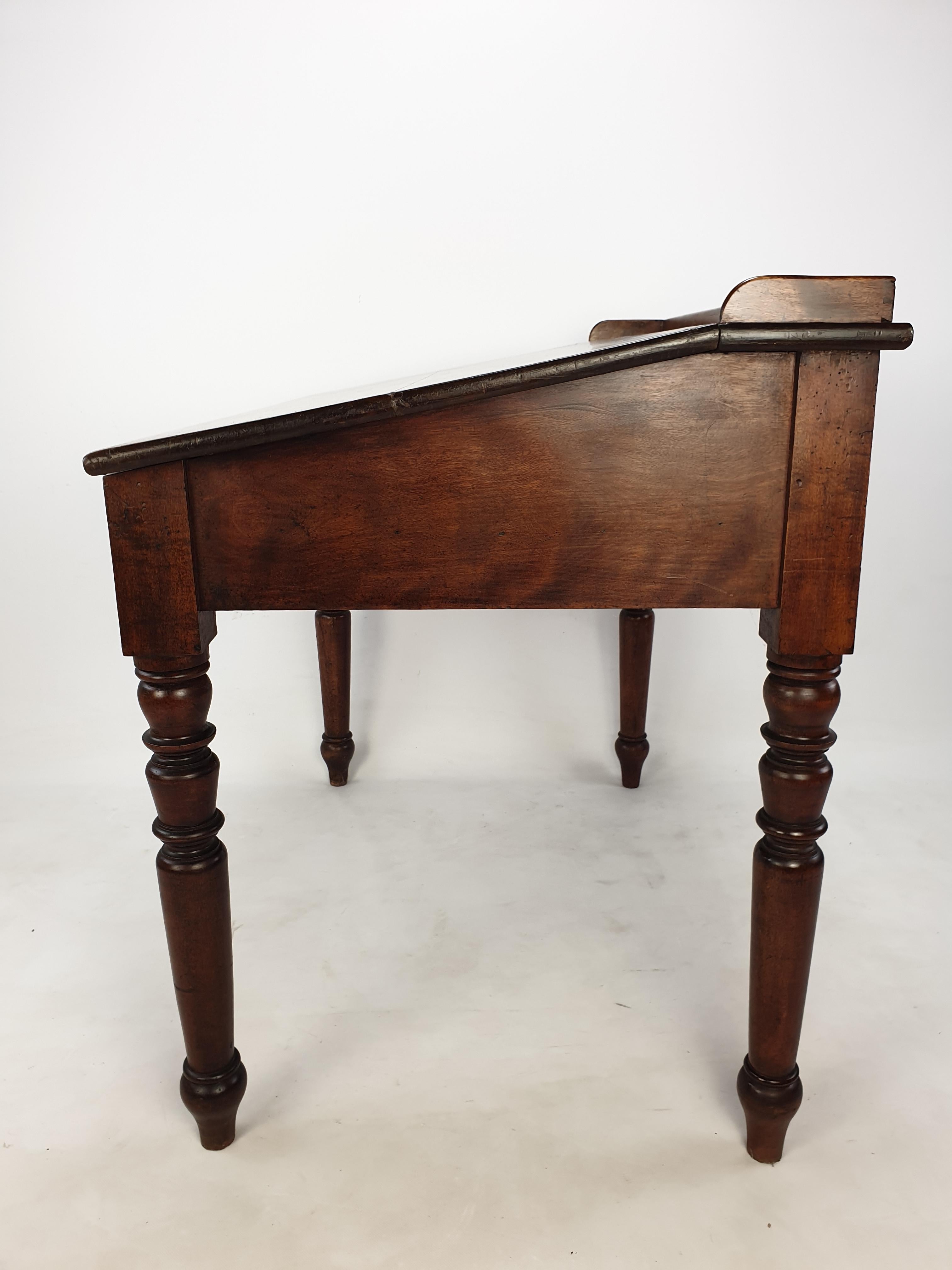 Scrivania francese in legno del XIX secolo in vendita 12