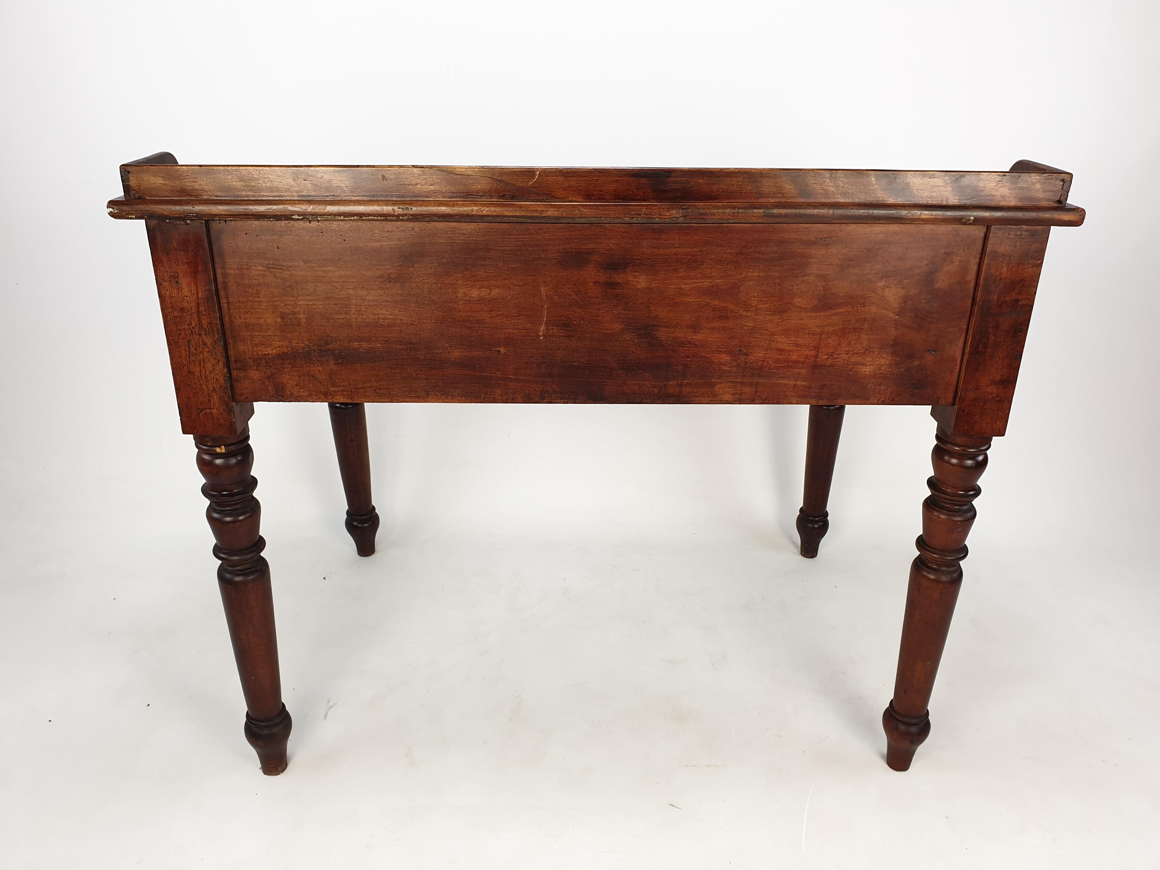 Scrivania francese in legno del XIX secolo in vendita 13