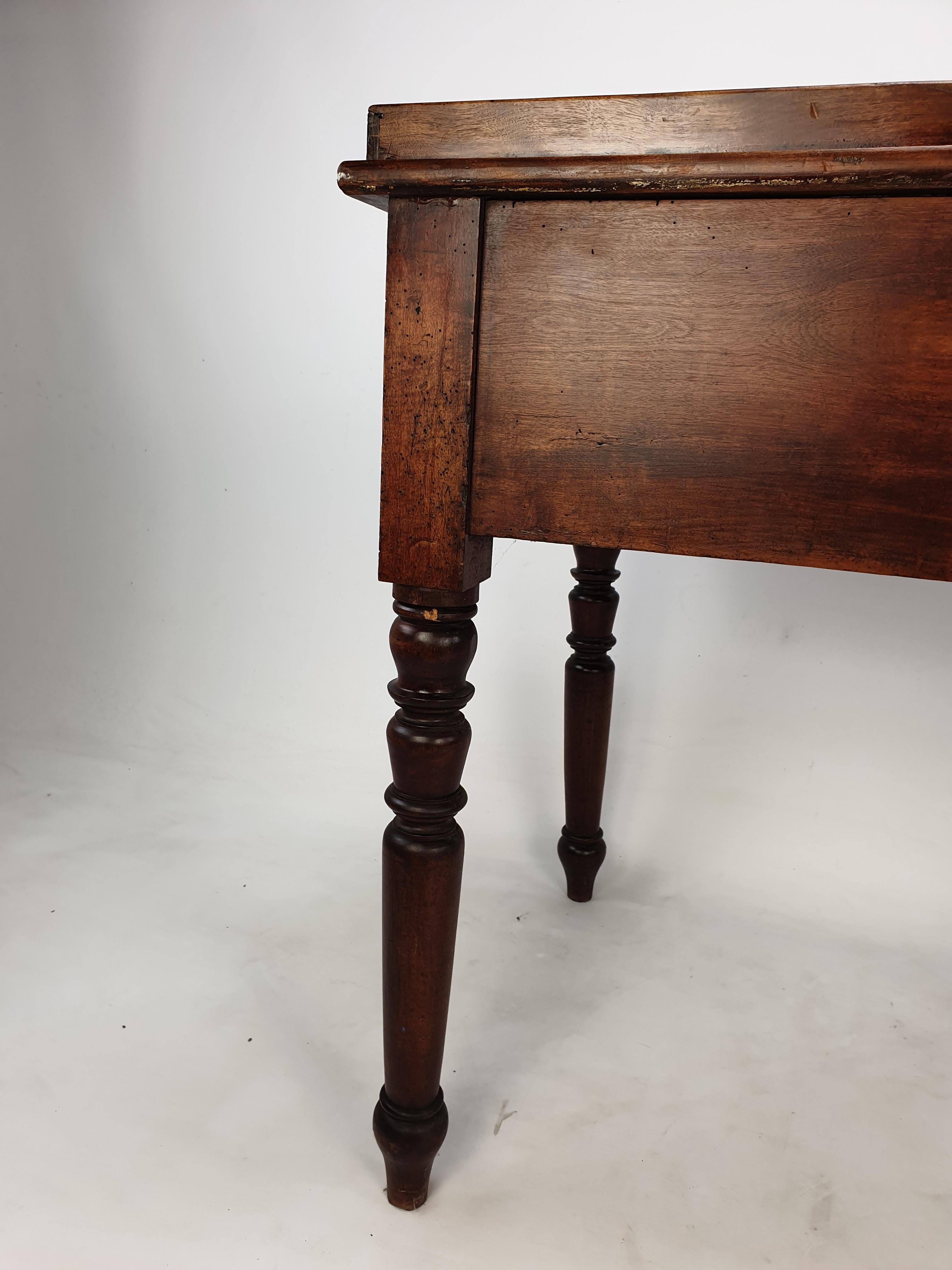 Scrivania francese in legno del XIX secolo in vendita 14