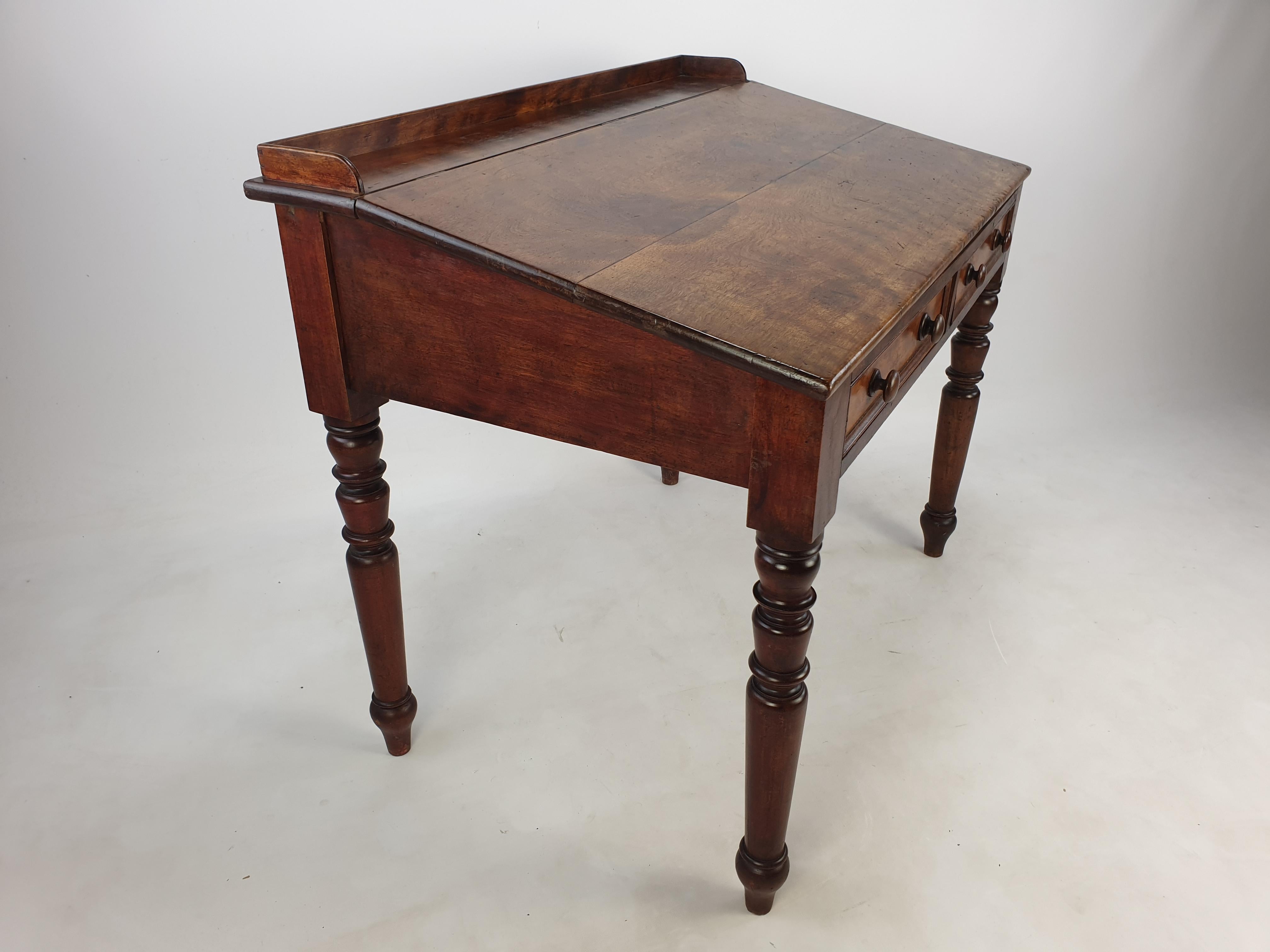 Scrivania francese in legno del XIX secolo in vendita 1