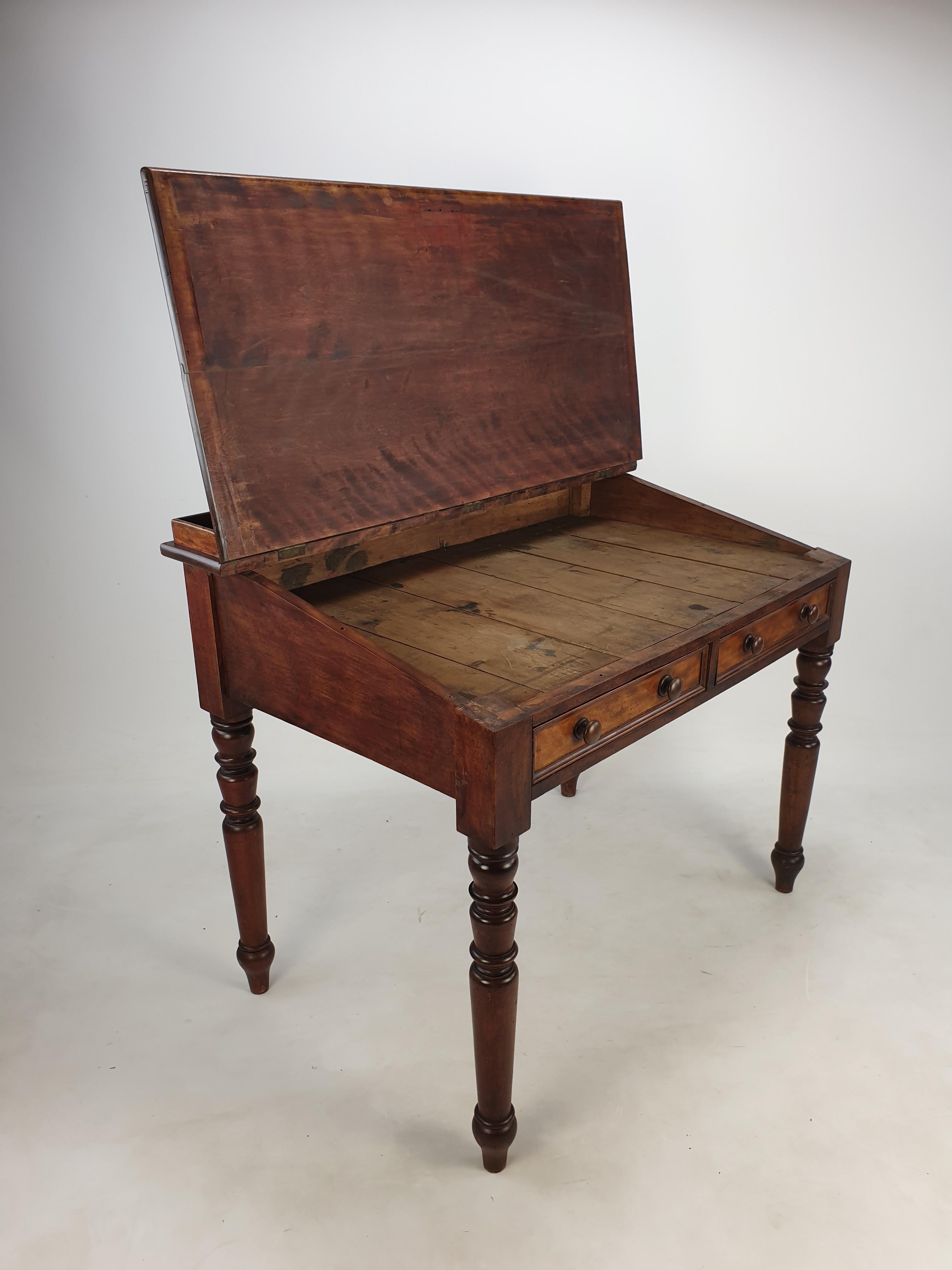 Scrivania francese in legno del XIX secolo in vendita 2