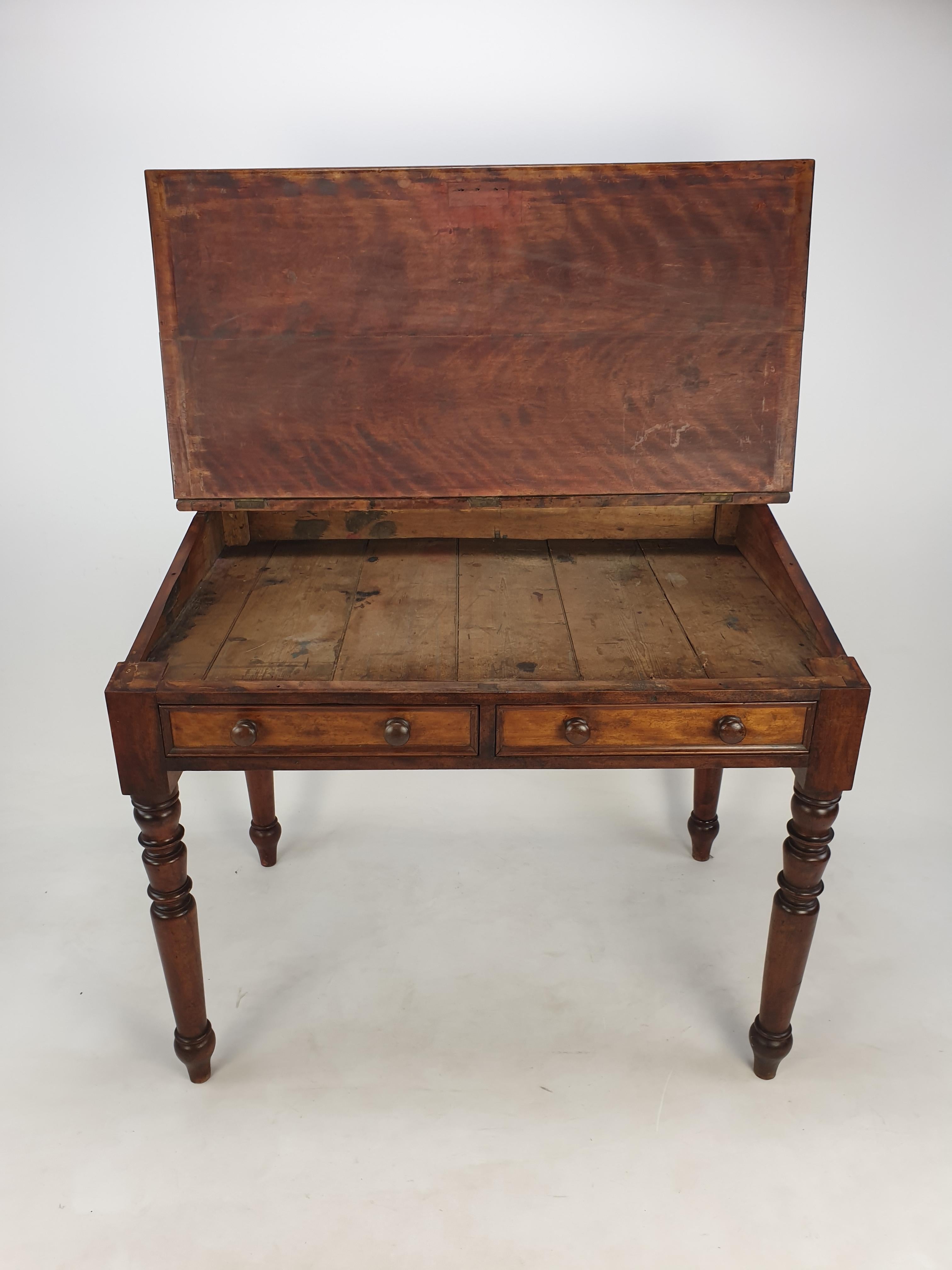 Scrivania francese in legno del XIX secolo in vendita 3