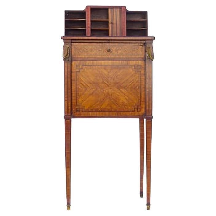 Mesa de escritorio francesa del siglo XIX con guirnaldas de bronce en venta