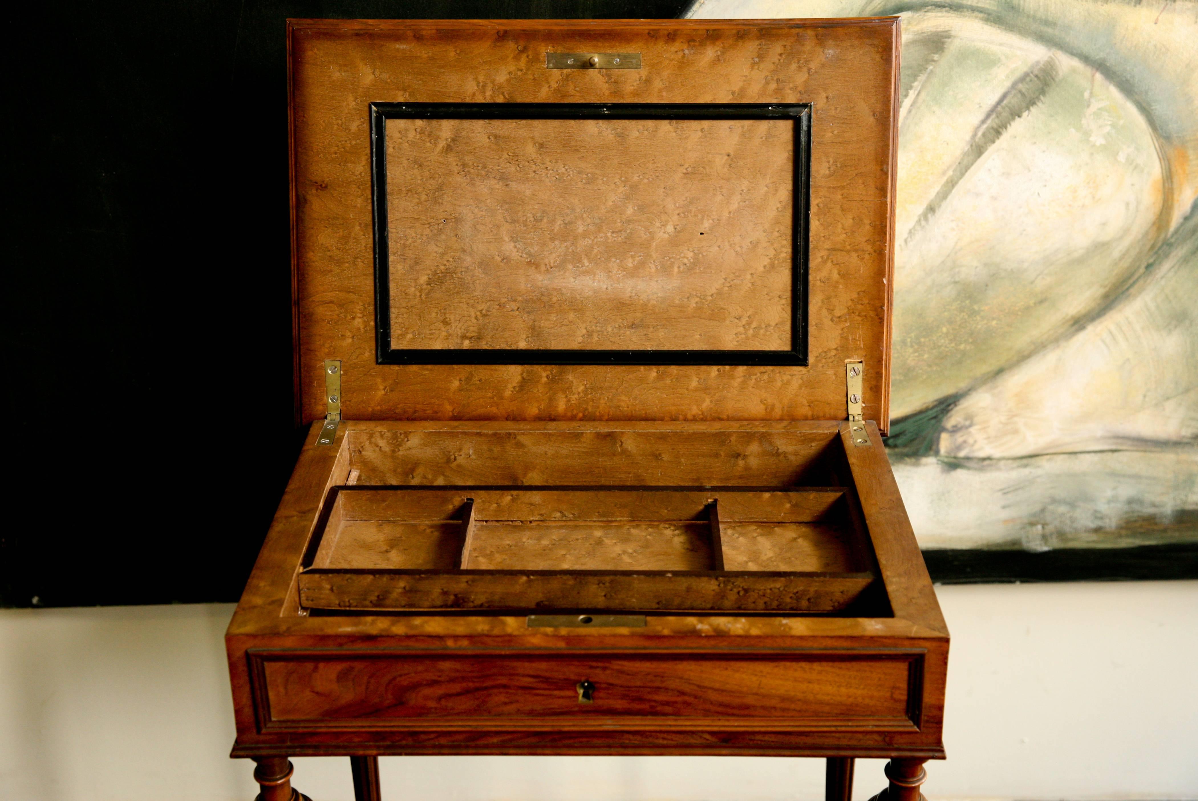 19th Century French Writing Sewing Stand in Bird's-Eye Maple Veneer For Sale 1