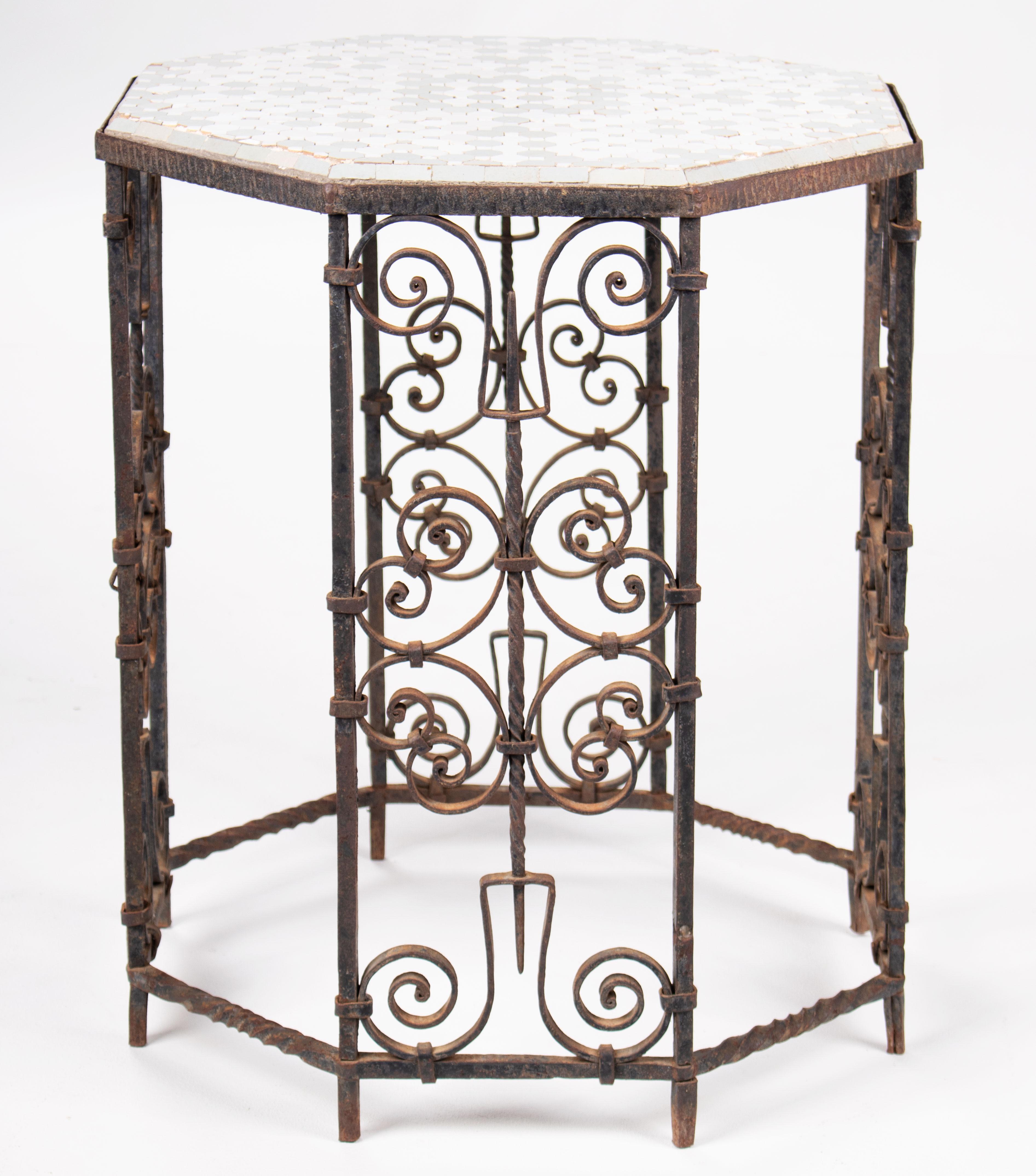 19th Century French Wrought Iron Octagonal Ceramic Top Table In Good Condition In Marbella, ES