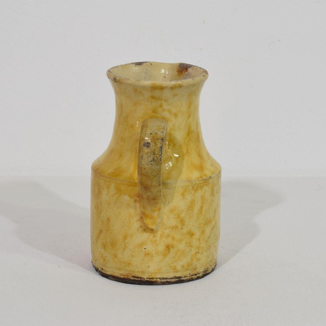 Poterie Cruche à eau en faïence française à glaçure jaune du 19e siècle en vente
