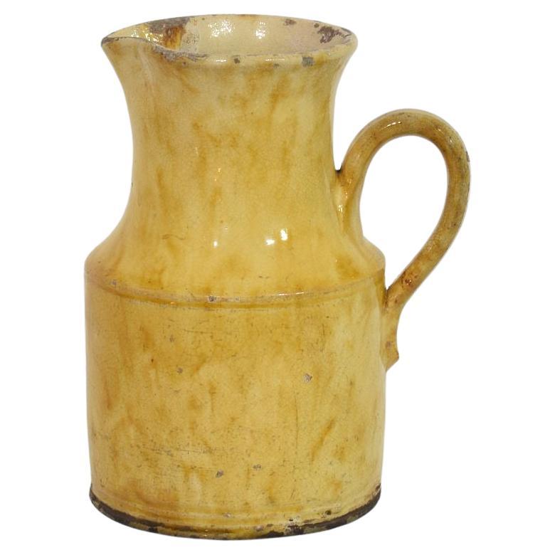 Brocca da acqua francese in terracotta smaltata gialla del XIX secolo