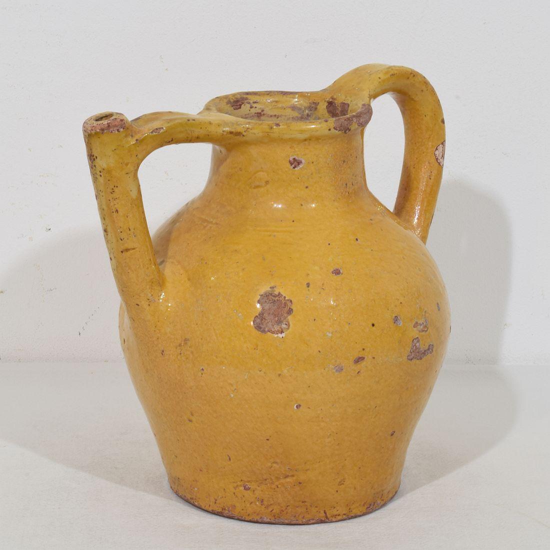 XIXe siècle Cruche en terre cuite à glaçure jaune du 19e siècle, 'Orjol'. en vente