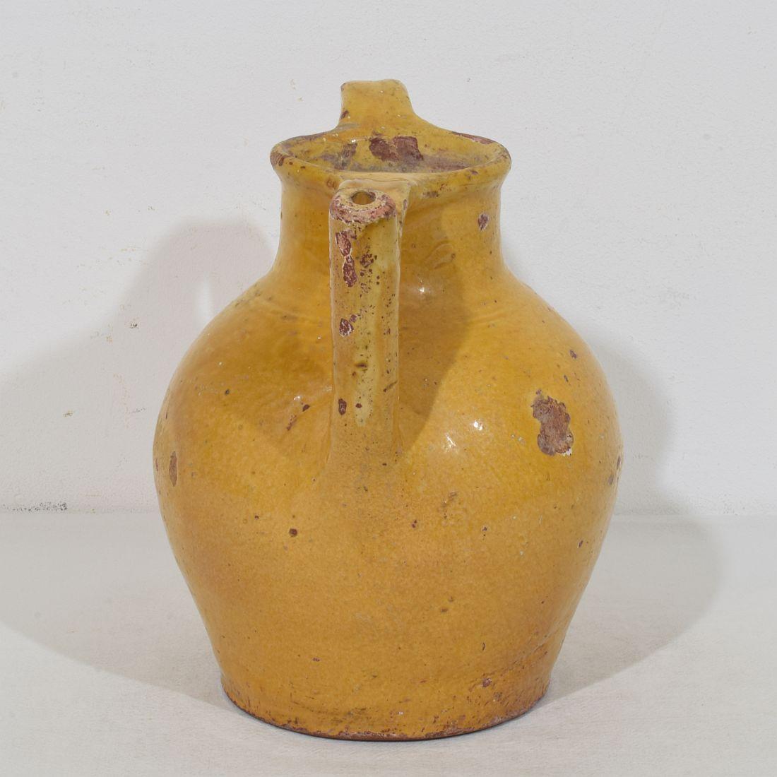 Terre cuite Cruche en terre cuite à glaçure jaune du 19e siècle, 'Orjol'. en vente