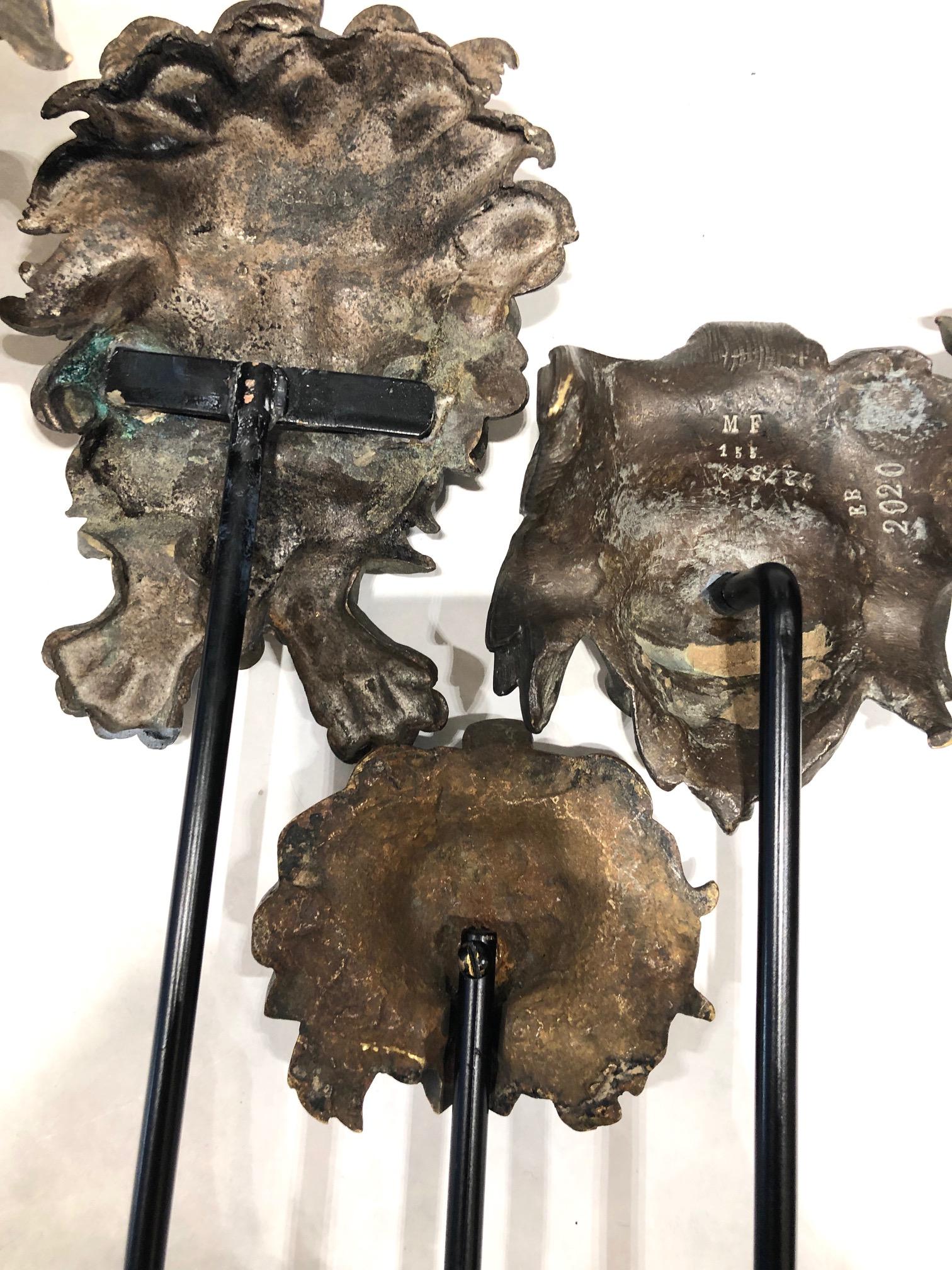XIXe siècle fragments de tête de lion en zinc du 19ème siècle:: ensemble de 6 en vente