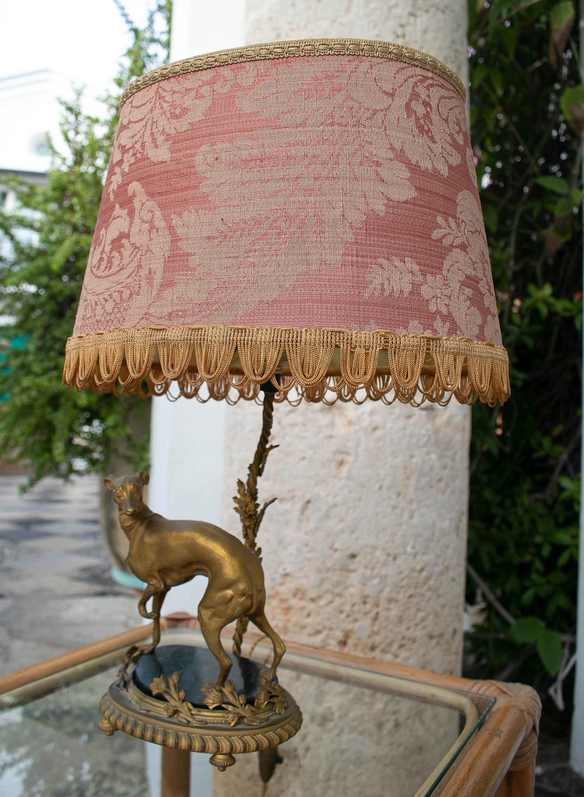 19th Century French Table Lamp with Dog in Gilded Bronze with Marble Base For Sale 1