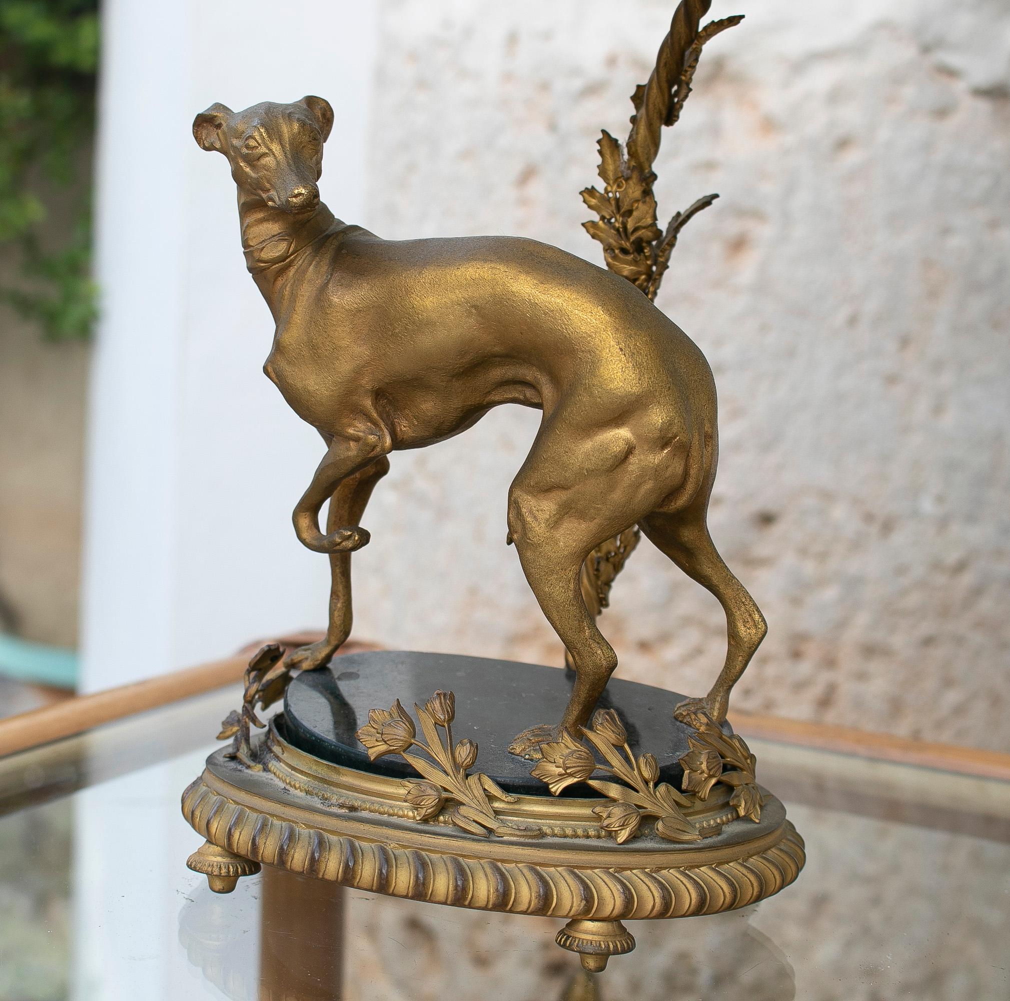 19th Century French Table Lamp with Dog in Gilded Bronze with Marble Base For Sale 3