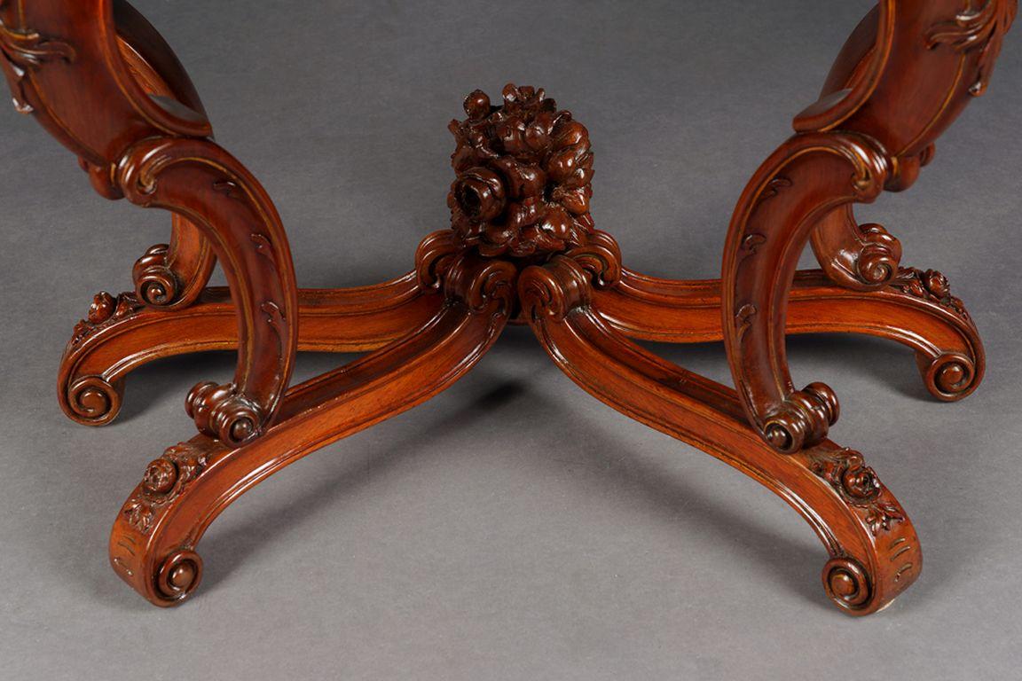 19th Century Frideric Rococo Style Display Case/Vitrine, circa 1850 Walnut For Sale 10