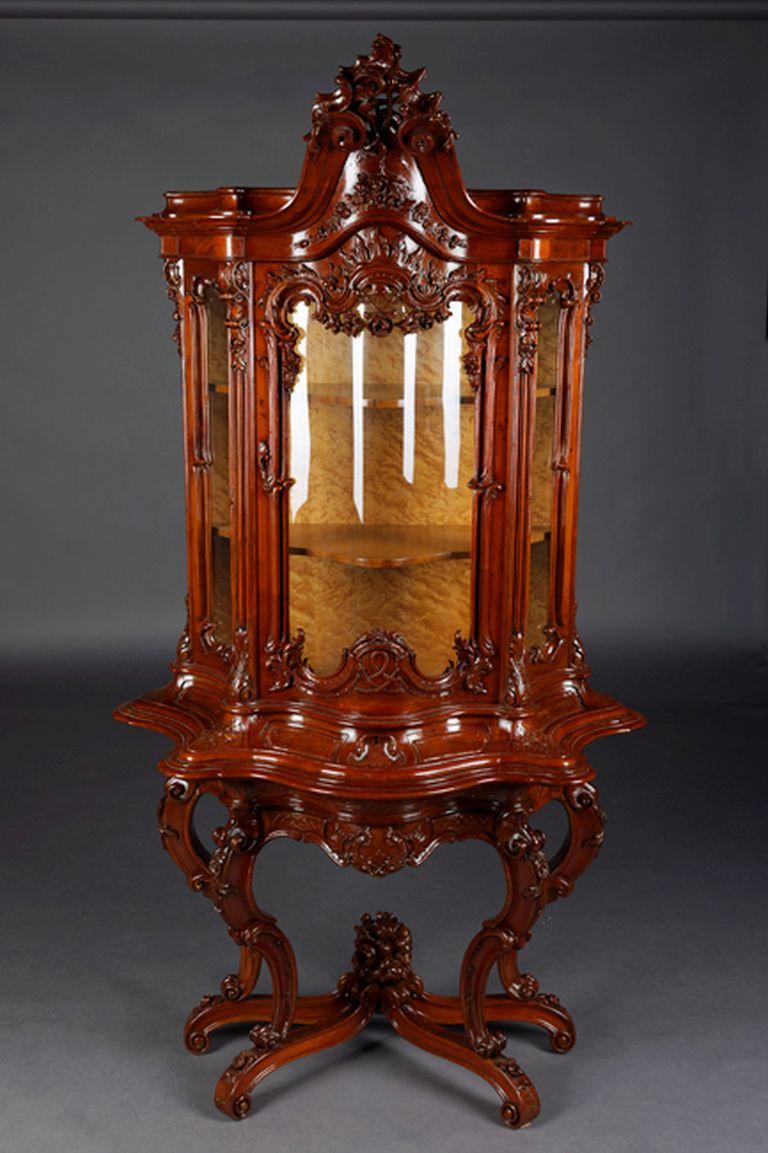 Frideric Rococo Style display case circa 1850-1870 walnut

Magnificent Frideric Rococo Style display case circa 1850-1870
Massive walnut, finely carved and set. High-rectangular, one-door, cambered and three-piece glazed corpus on high inclined