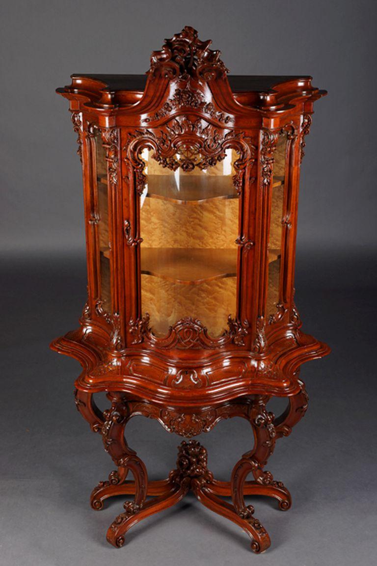 German 19th Century Frideric Rococo Style Display Case/Vitrine, circa 1850 Walnut For Sale