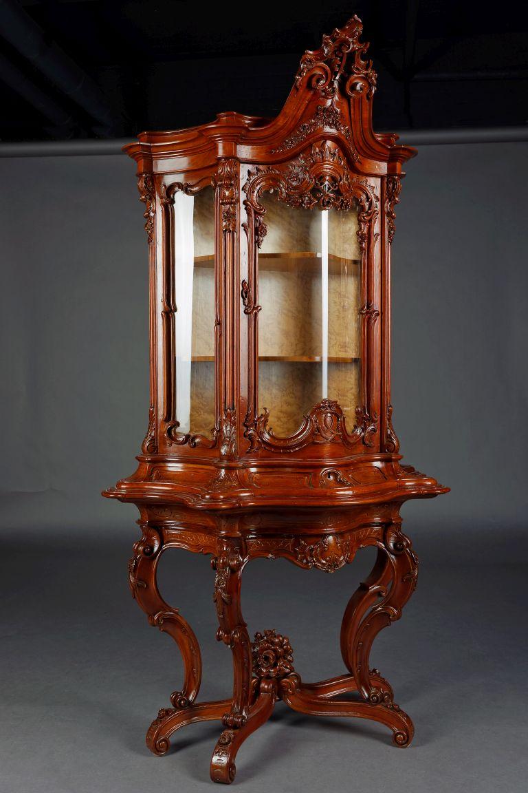 Hand-Carved 19th Century Frideric Rococo Style Display Case/Vitrine, circa 1850 Walnut For Sale