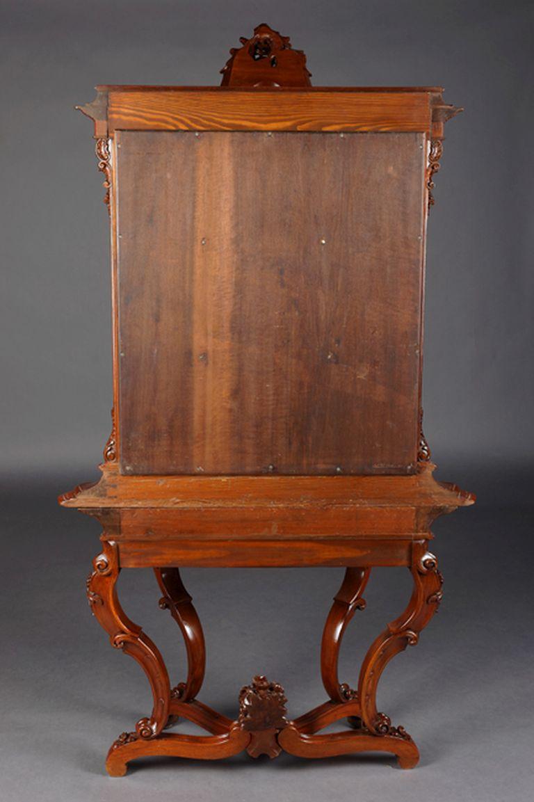 19th Century Frideric Rococo Style Display Case/Vitrine, circa 1850 Walnut For Sale 4