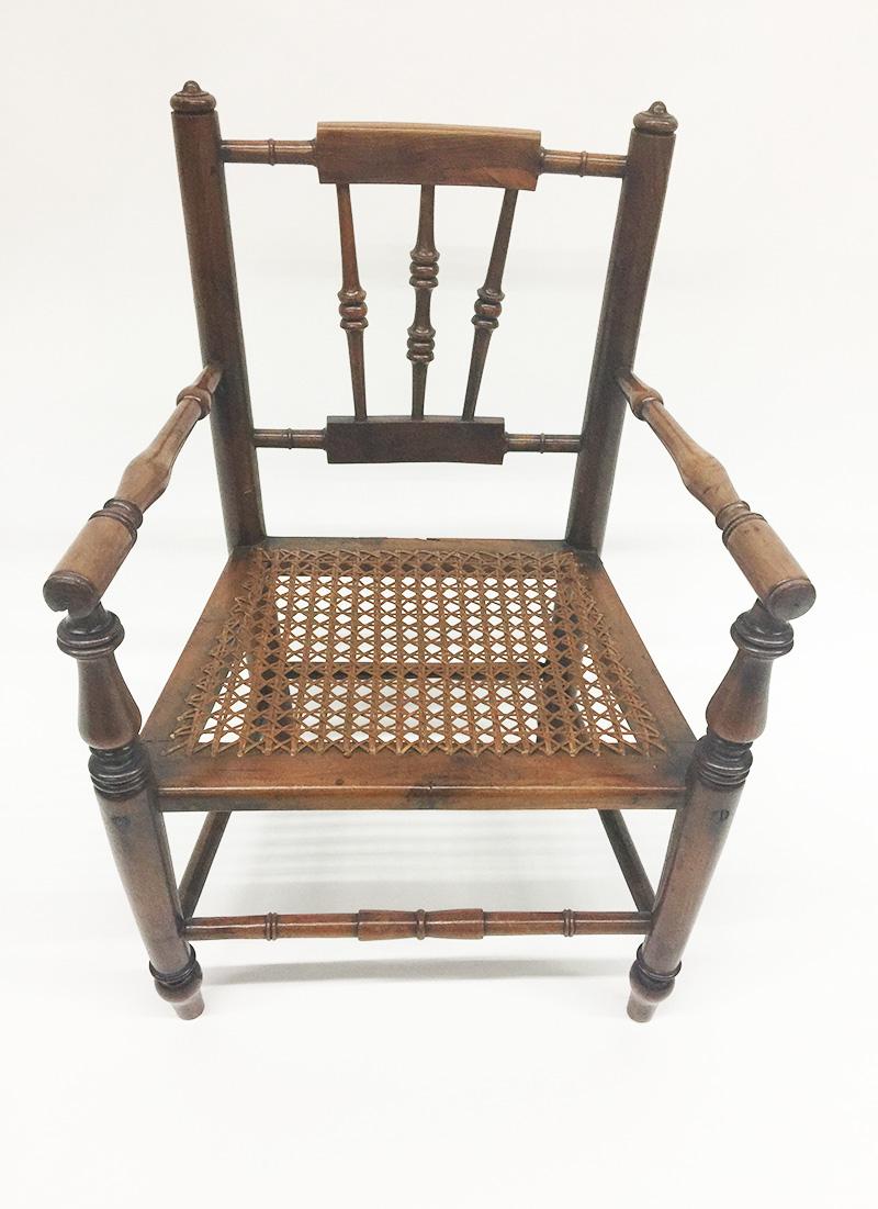 19th Century English fruit wooden child's chair In Good Condition For Sale In Delft, NL