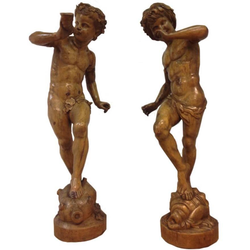 Grandes statues en bois de fruits du 19e siècle représentant le jeune Bacchus le dieu du vin, 1,40 cm