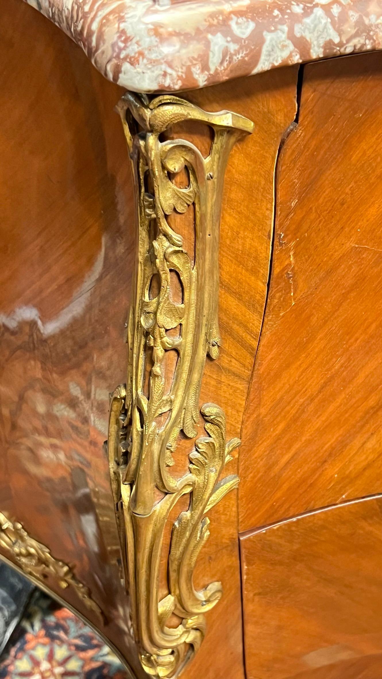 Kommode aus Obstholz und Marmor im Louis XV.-Stil des 19. Jahrhunderts im Angebot 11