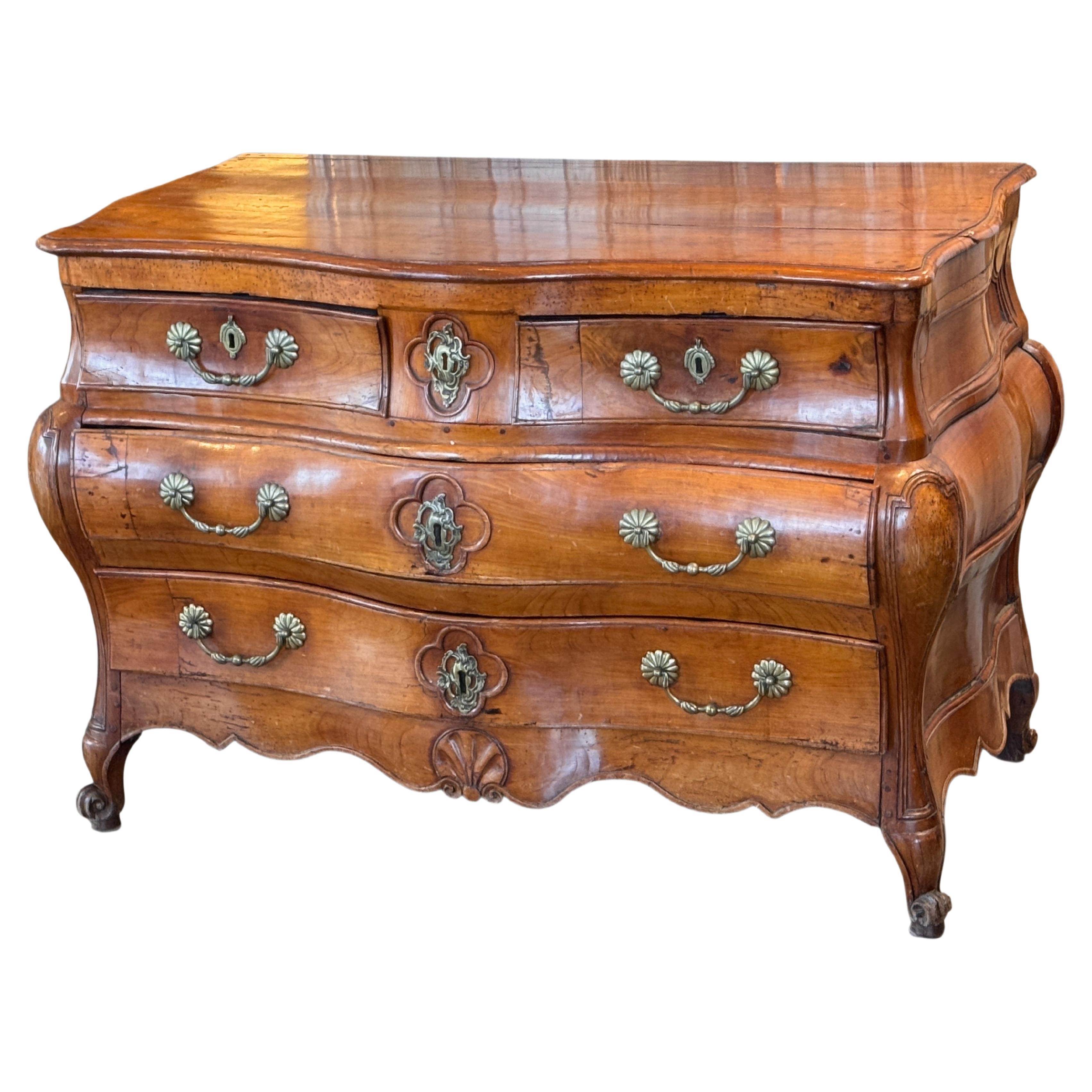19th Century Fruitwood Commode en venta