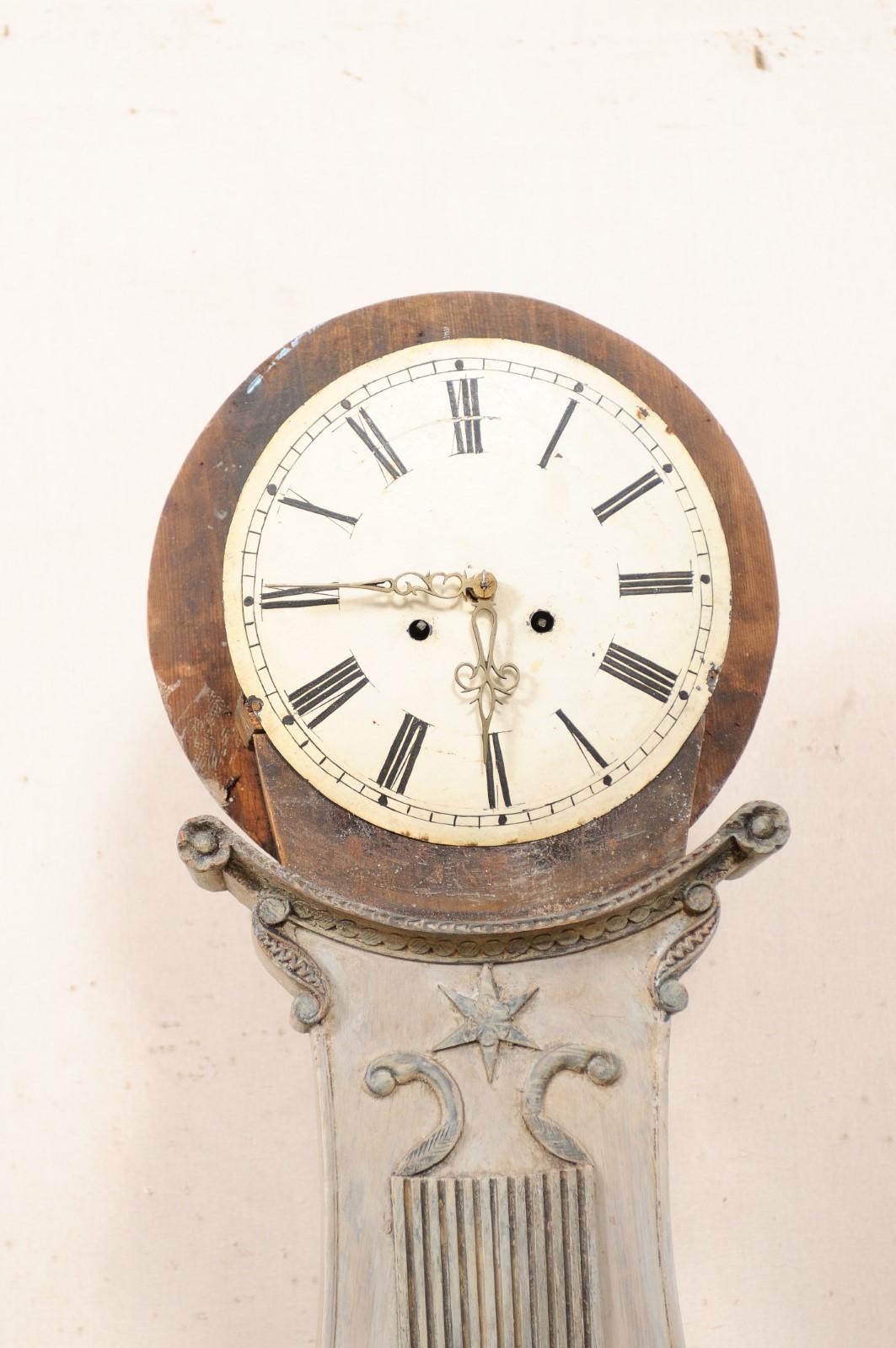 Horloge de sol Fryksdahl en bois peint et sculpté du 19ème siècle, Suède Bon état - En vente à Atlanta, GA