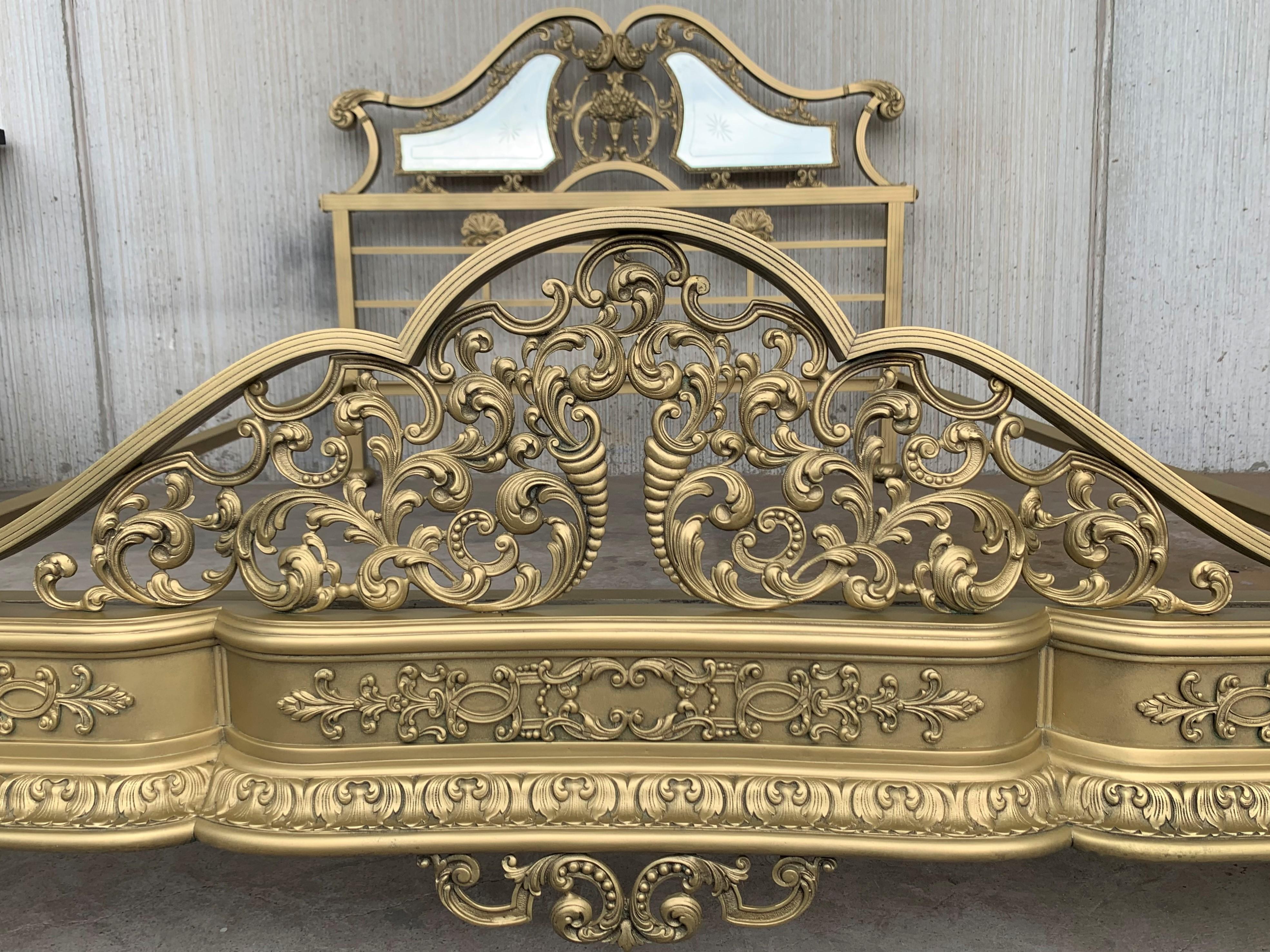Beautiful and impressive 19th century full bedroom 
French Belle Époque bronze, iron, brass and glass 

You can change the bed slats for adapt it a queen bed.