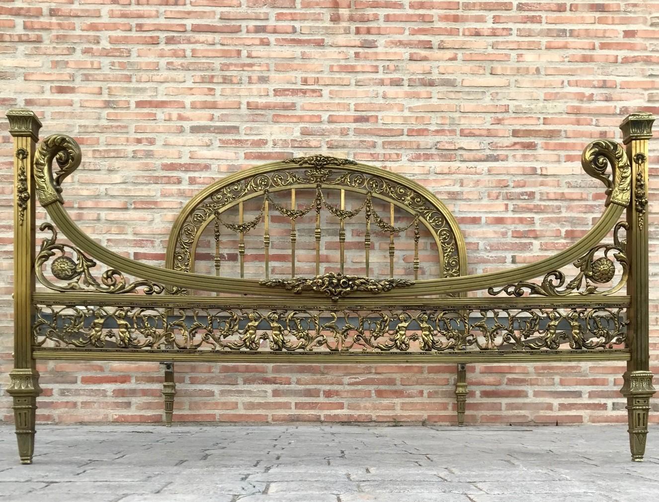 Beautiful and impressive 19th century full bedroom
French belle époque bronze, iron, brass and glass 

You can change the bed slats for adapt it a queen bed.