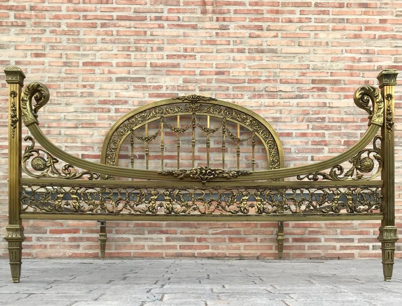 Beautiful and impressive 19th century full bedroom
French belle époque bronze, iron, brass and glass

You can change the bed slats for adapt it a queen bed.