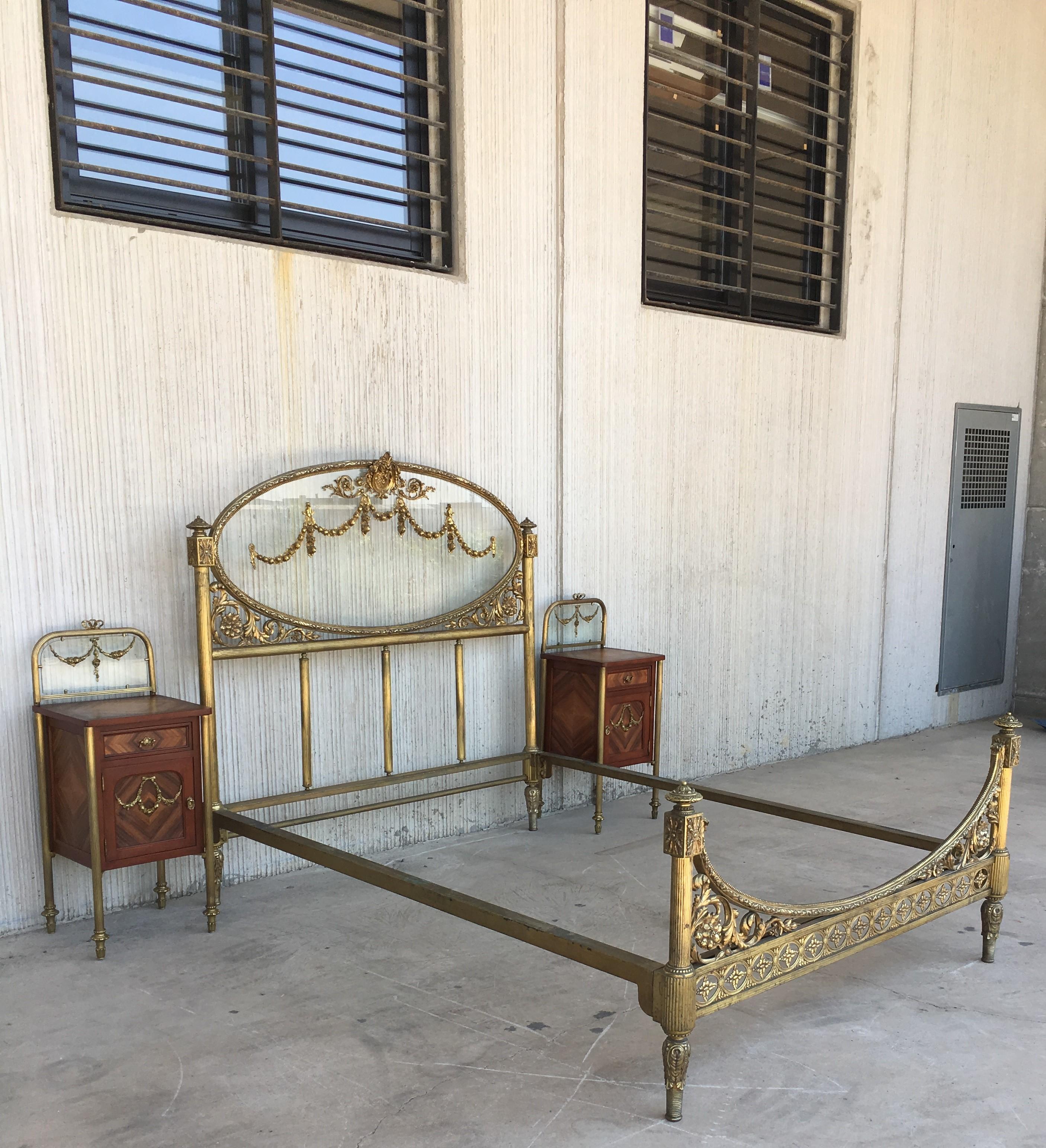 19th Century Full Bedroom Set French Belle Époque Bronze Iron Brass and Glass In Good Condition In Miami, FL