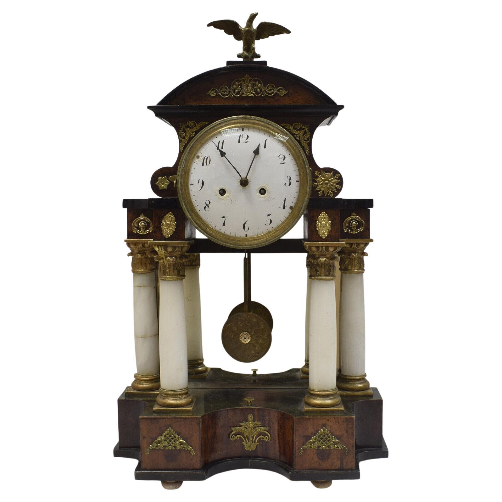 Horloge à colonne fonctionnelle du 19e siècle : Horloge de cheminée ancienne avec Portico, 1G05
