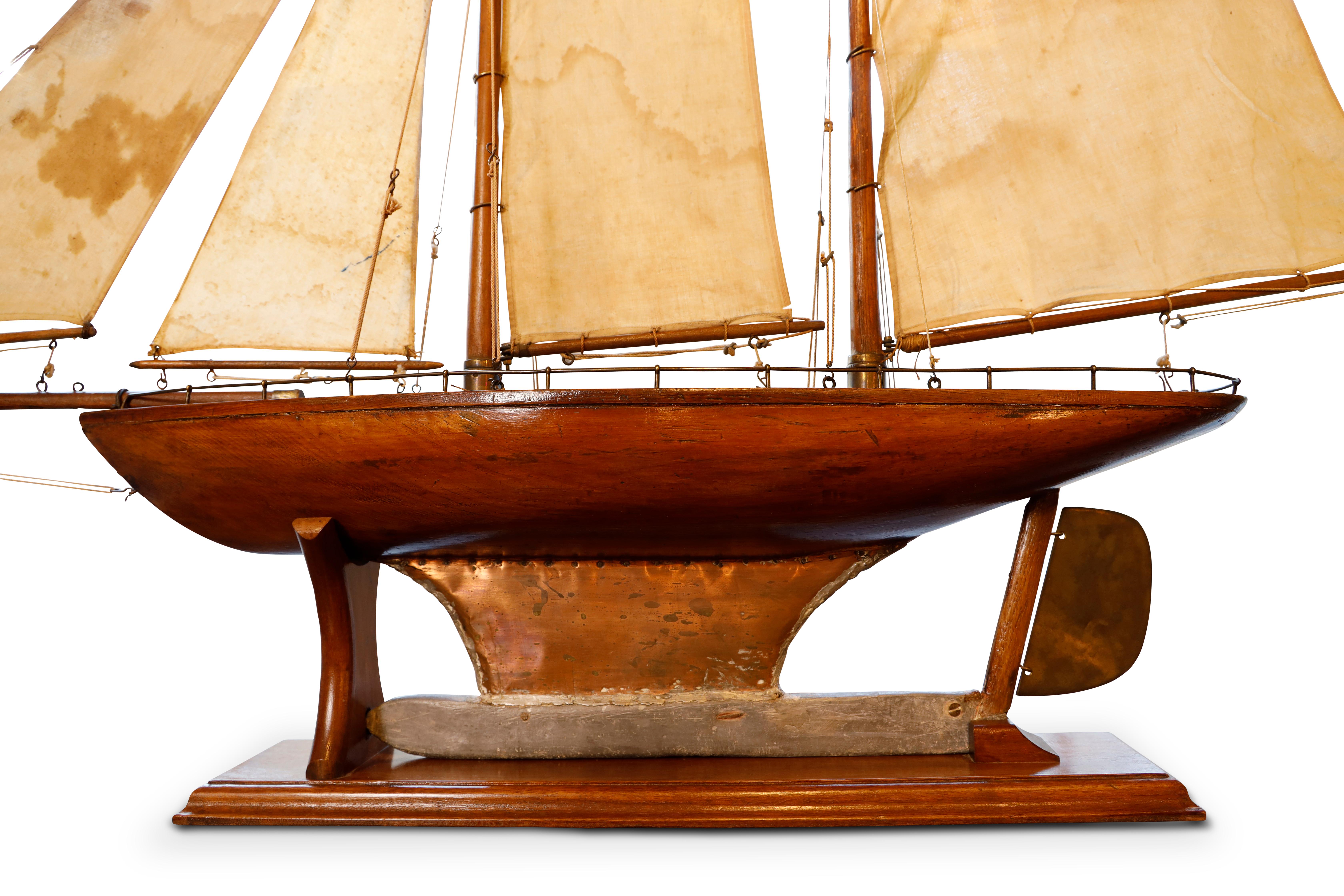 English 19th Century Gaff-rigged Pond Yacht For Sale