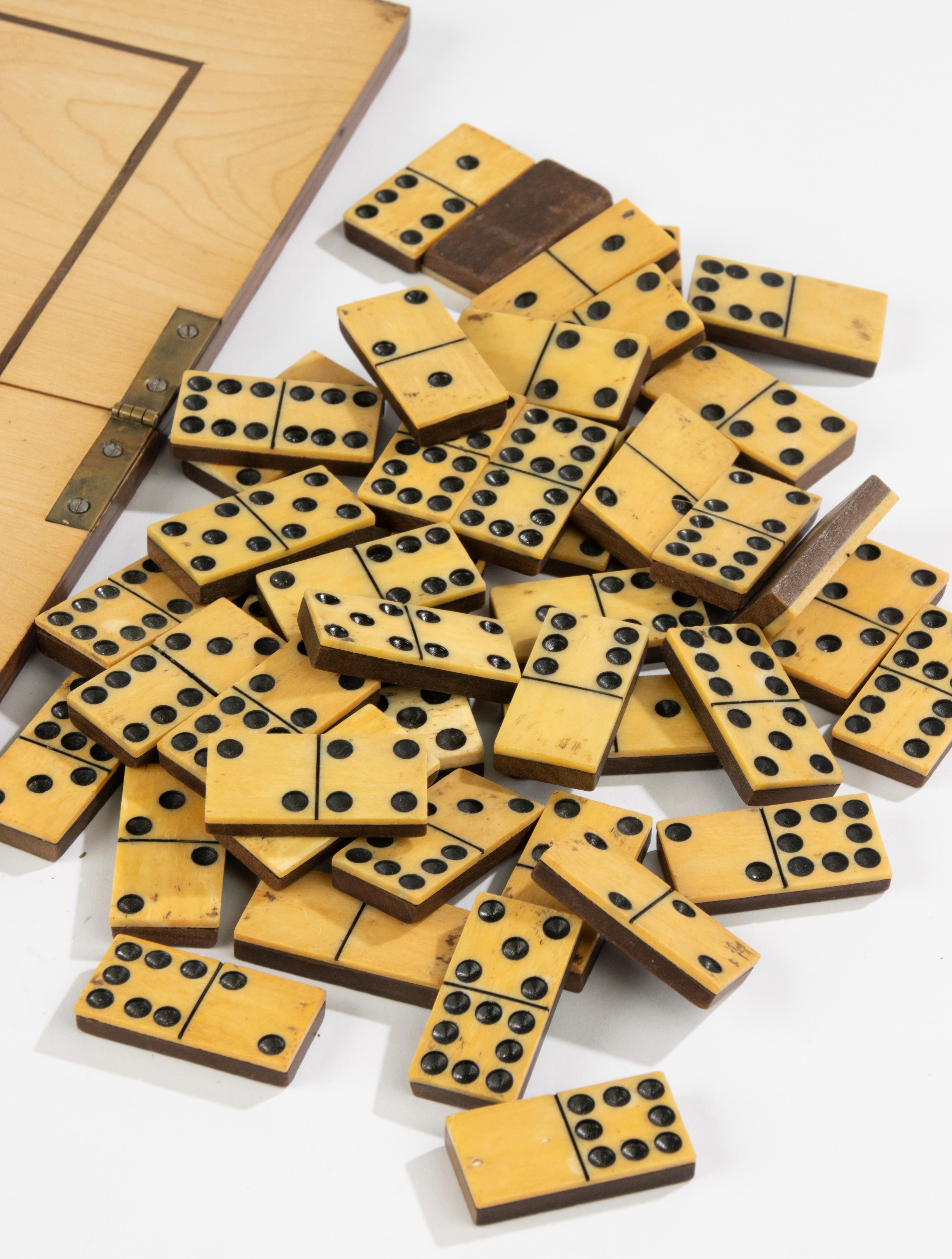 19th Century Game Box - Oak - Chess and Checkers - Dominoes For Sale 9