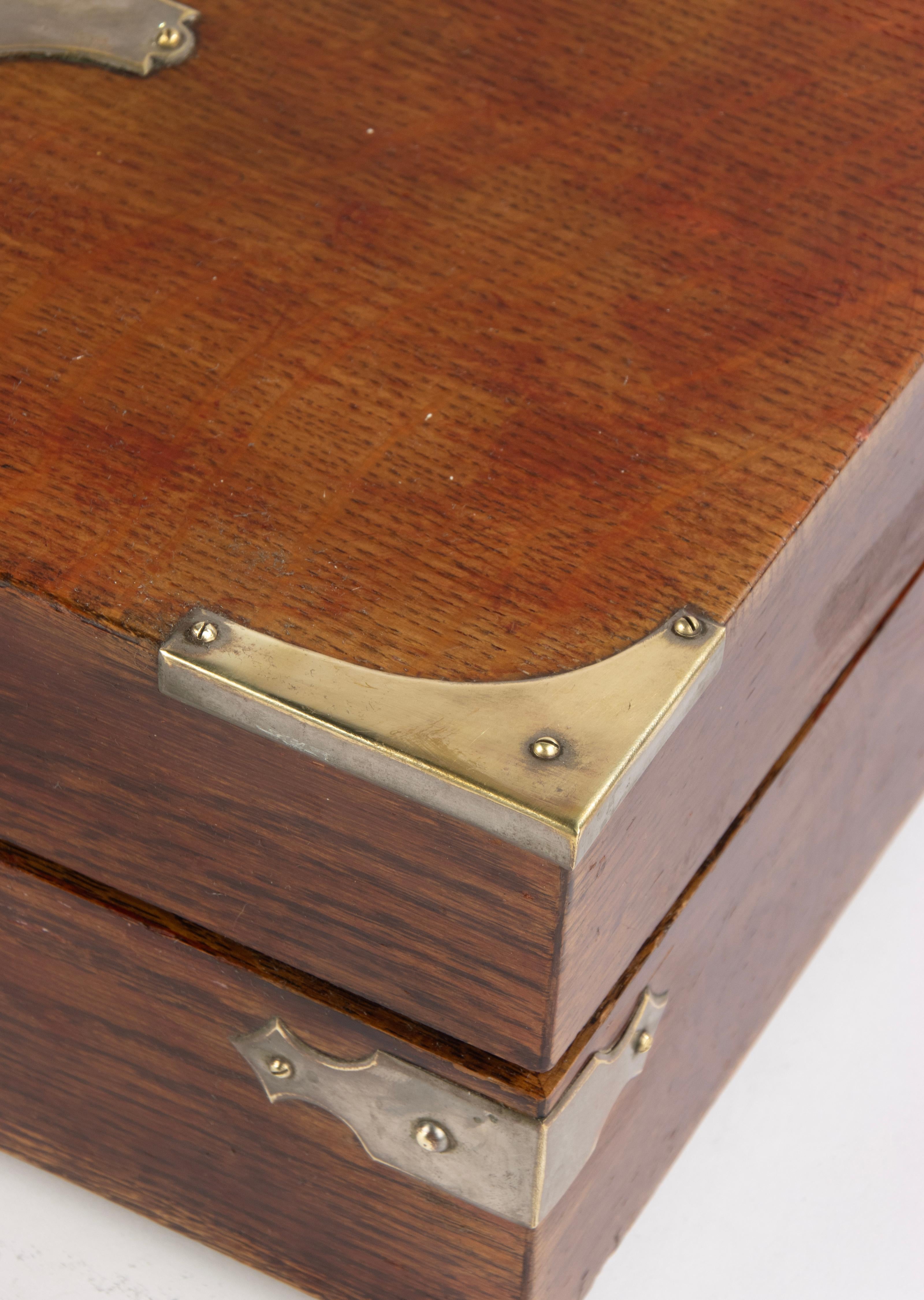 19th Century Game Box - Oak - Chess and Checkers - Dominoes For Sale 11