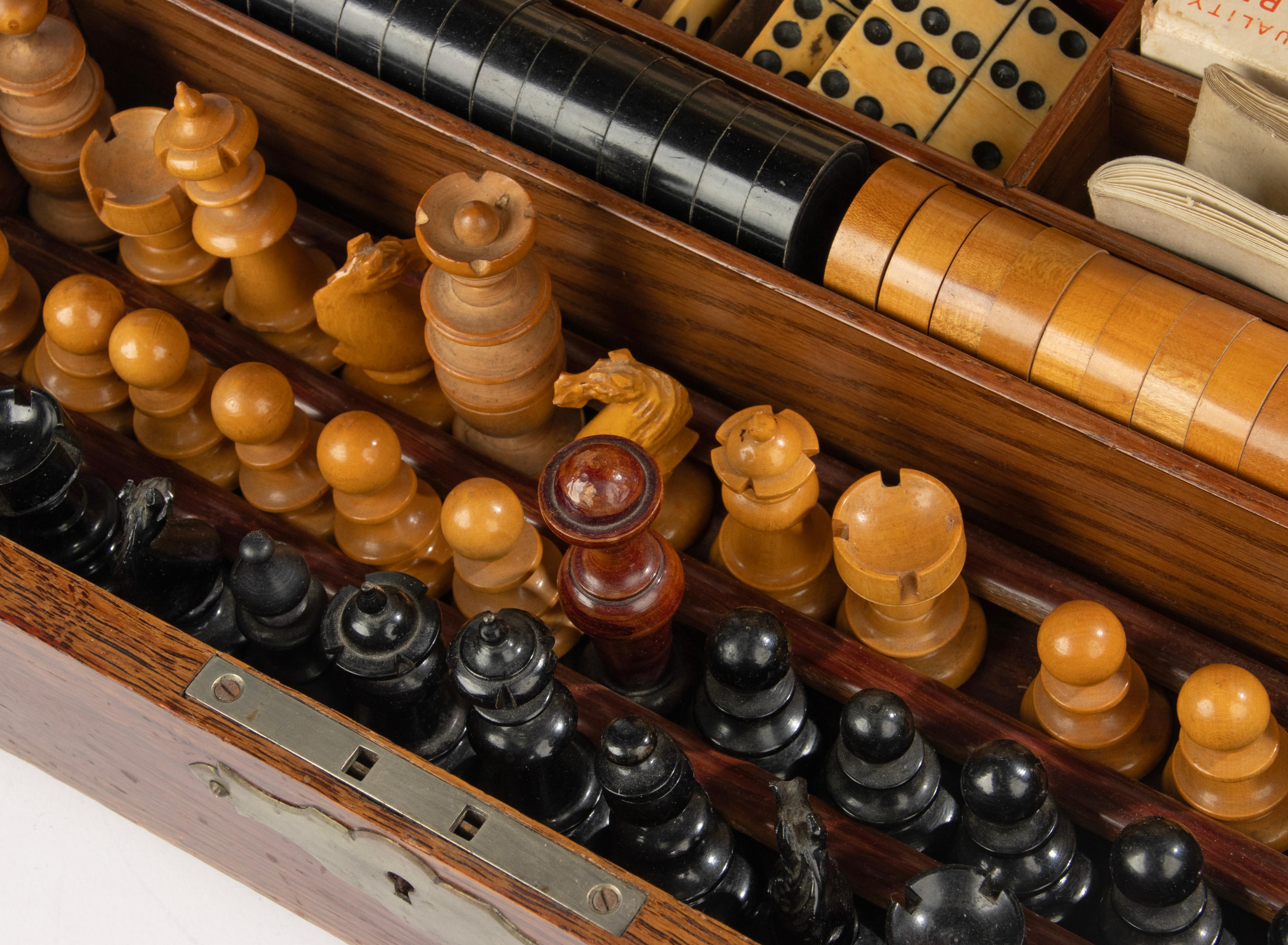 19th Century Game Box - Oak - Chess and Checkers - Dominoes In Good Condition For Sale In Casteren, Noord-Brabant
