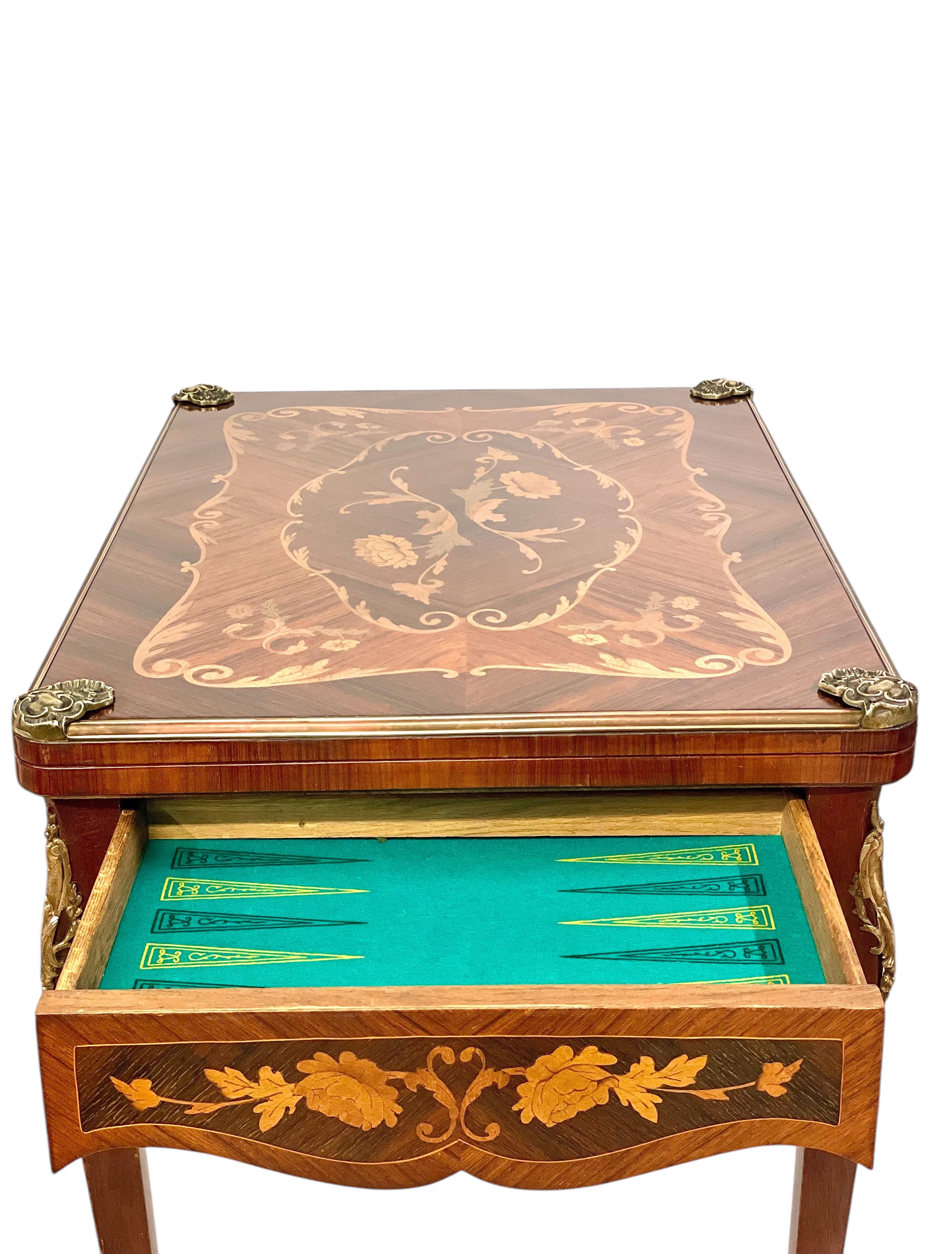 Mesa de juego del siglo XIX con marquetería en venta 4