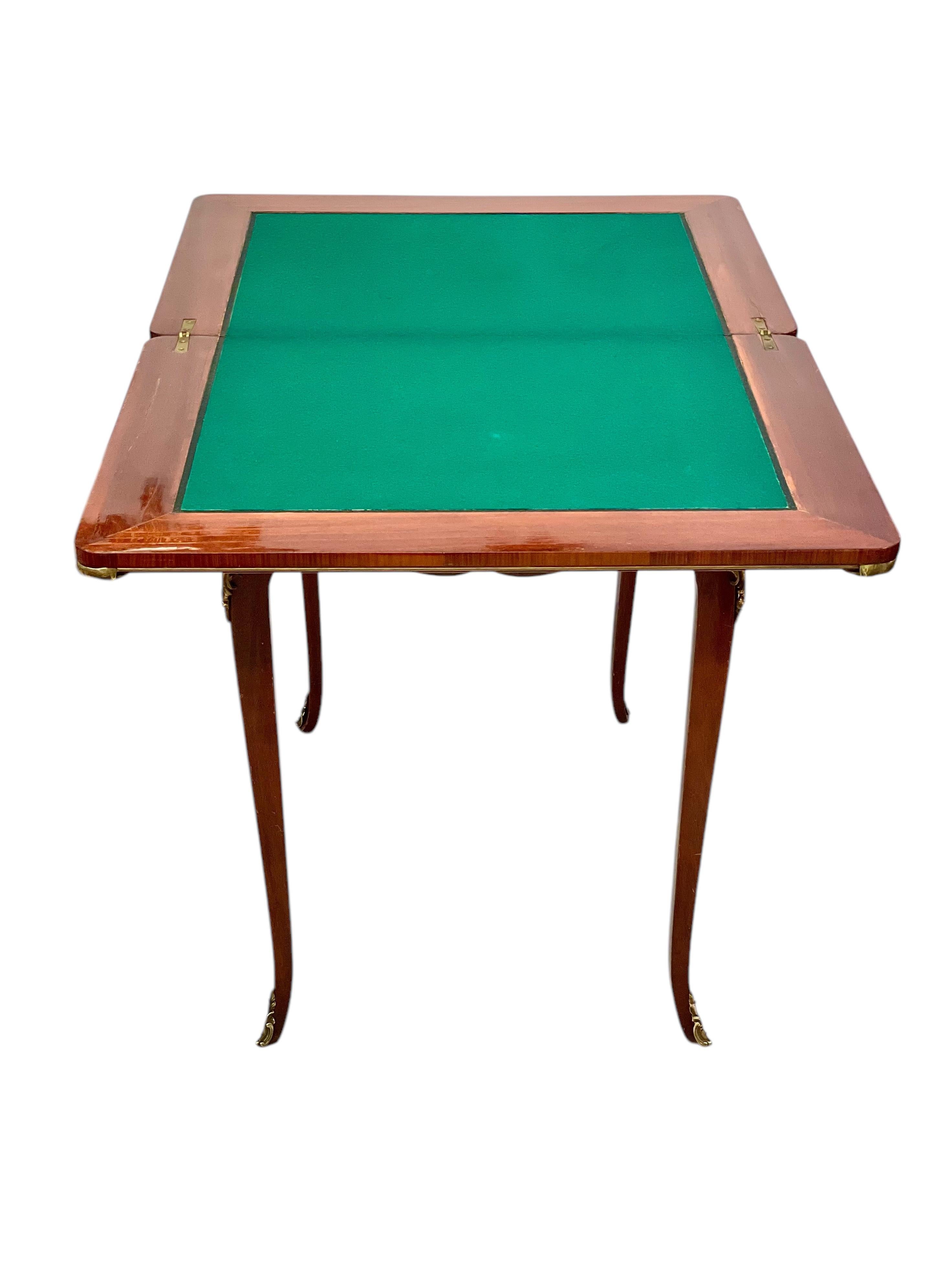 Mesa de juego del siglo XIX con marquetería en venta 8
