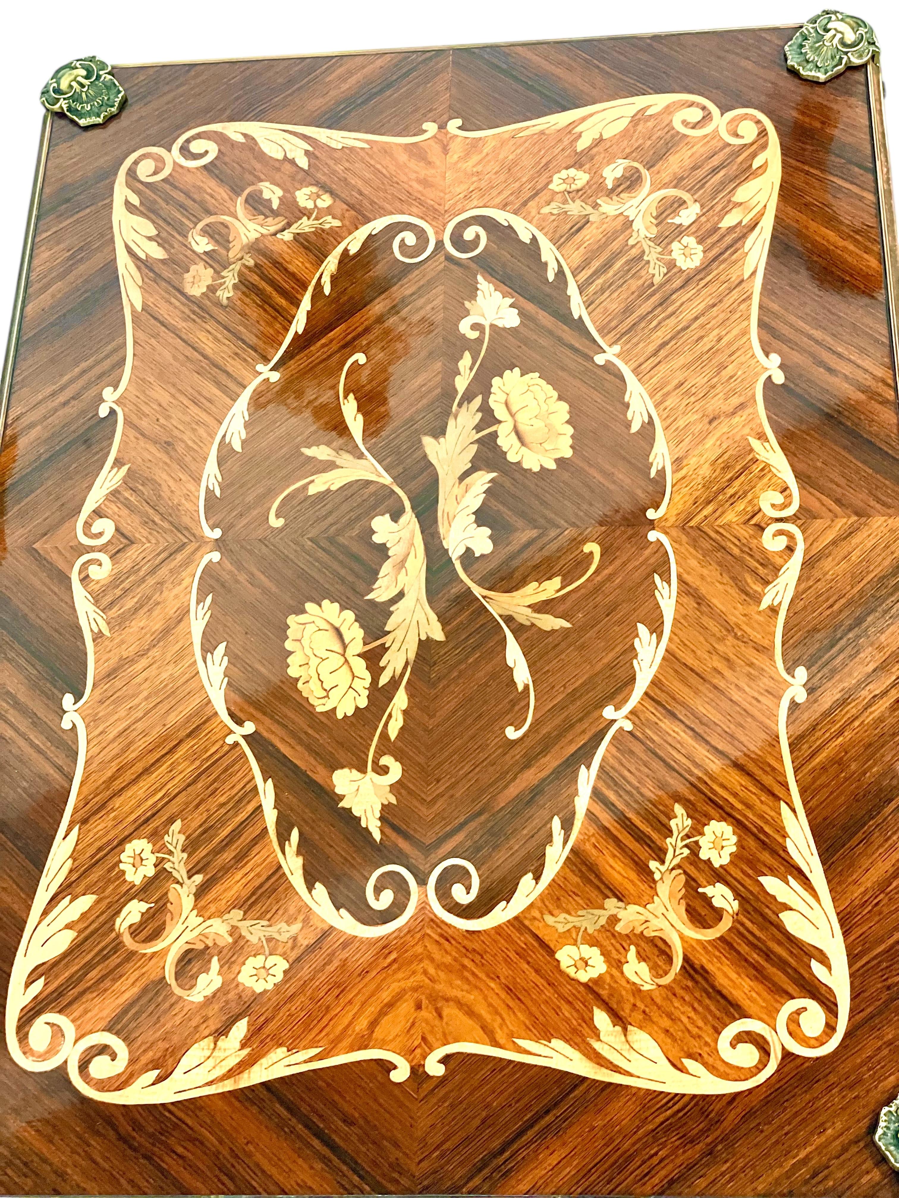 Mesa de juego del siglo XIX con marquetería en venta 10
