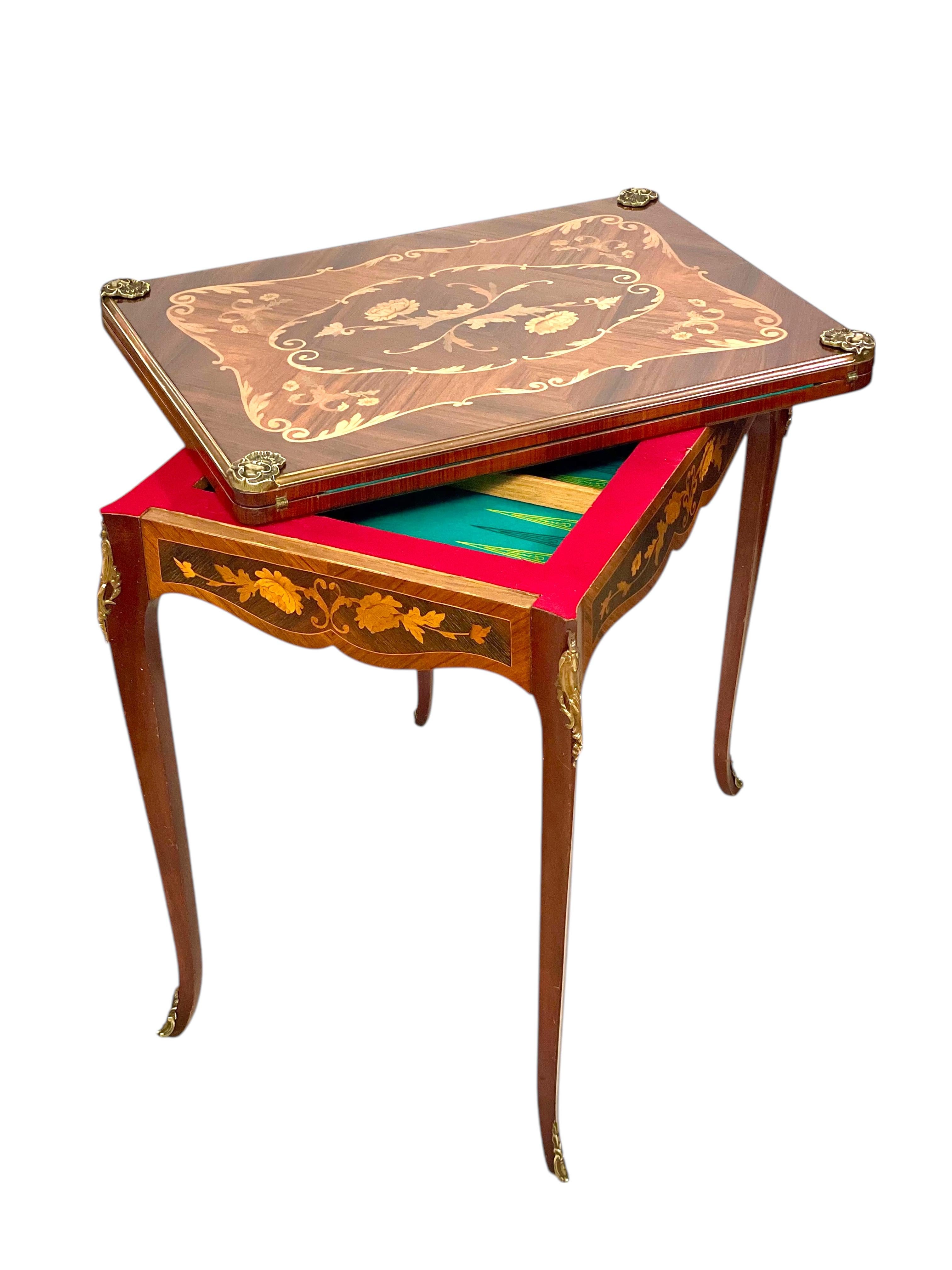 Mesa de juego del siglo XIX con marquetería Francés en venta