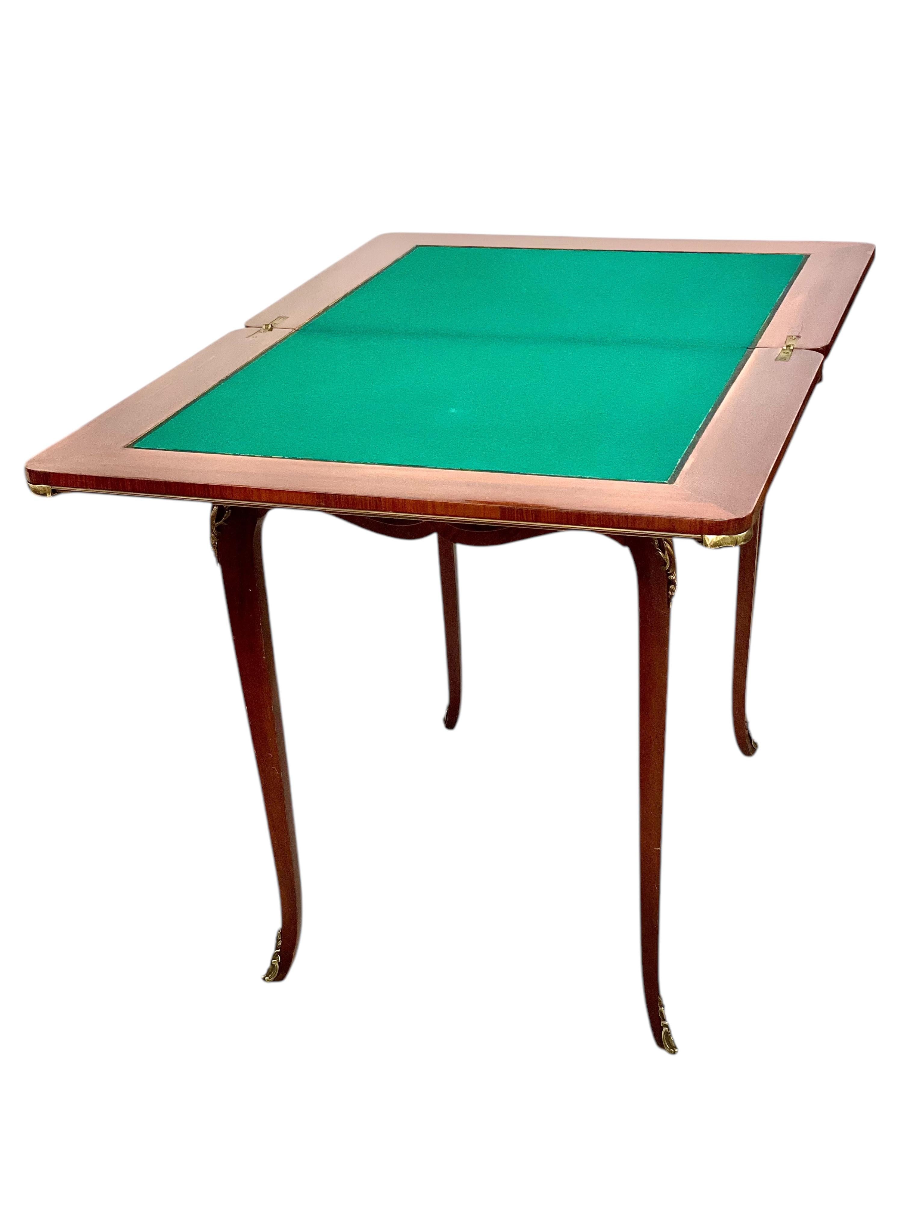 Mesa de juego del siglo XIX con marquetería Dorado en venta