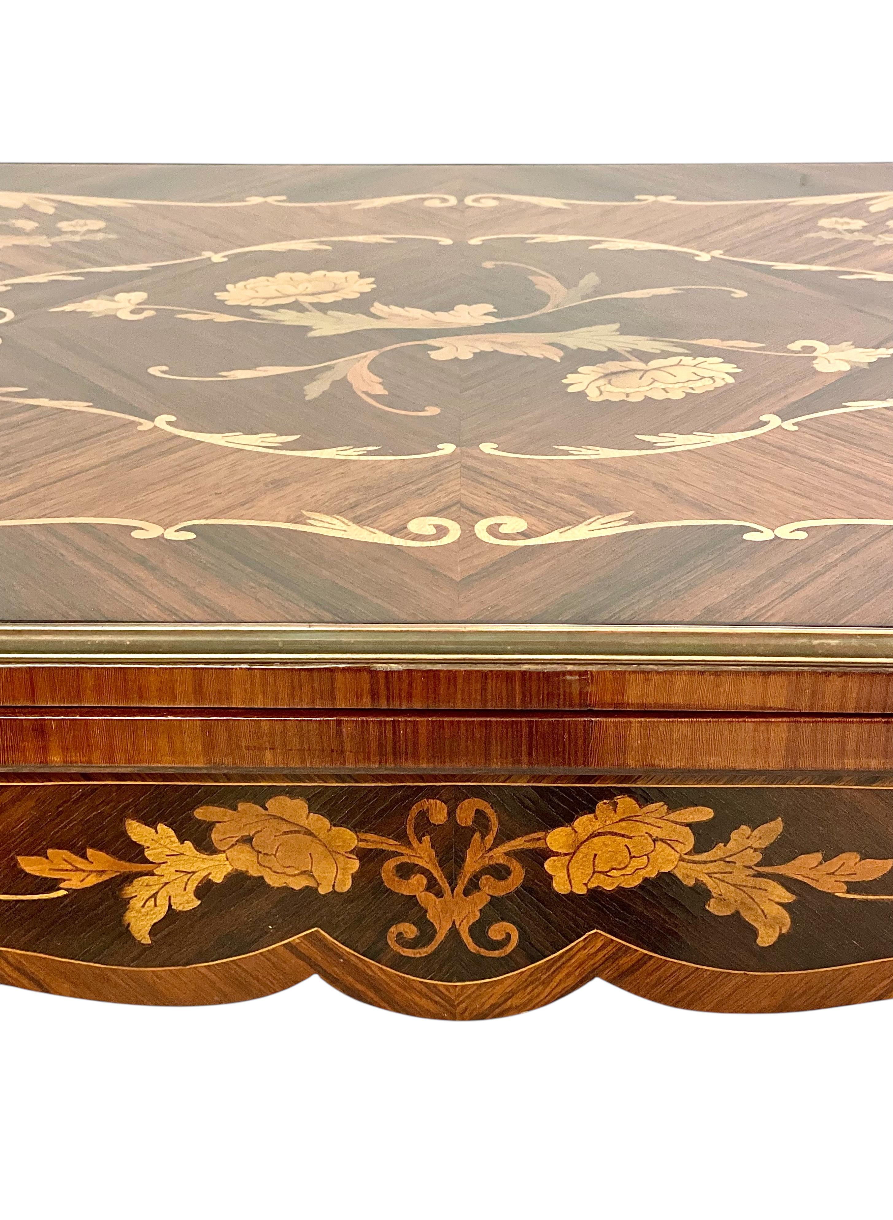 Mesa de juego del siglo XIX con marquetería Bronce en venta